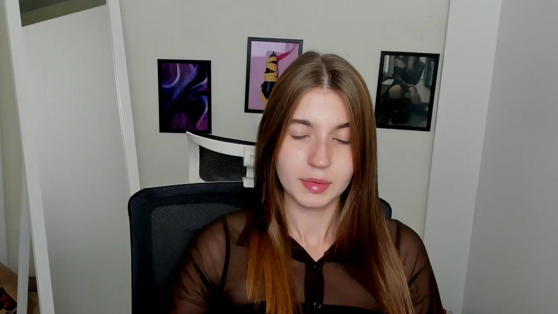 Gallery image thumbnail from Emilia_cherry's myfreecams stream on, 09/09/2024, 13:19 image 3 of 20