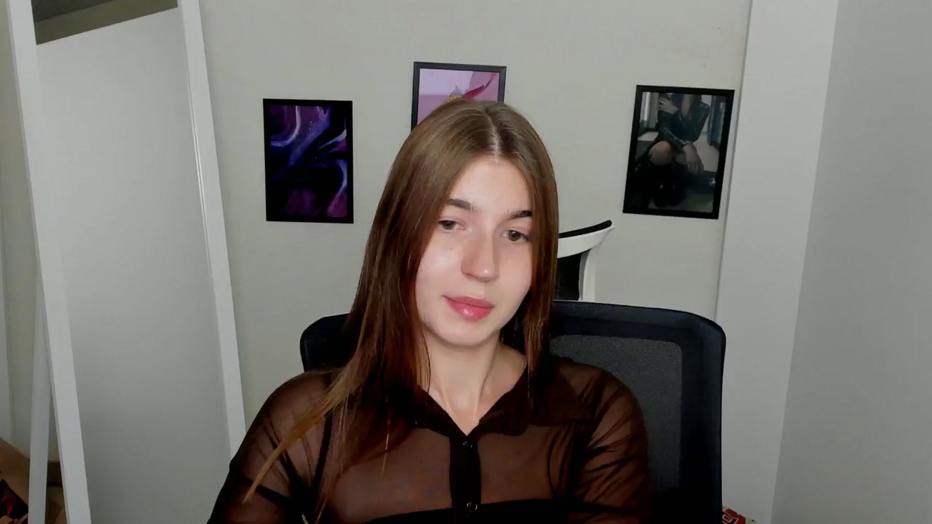 Gallery image thumbnail from Emilia_cherry's myfreecams stream on, 09/09/2024, 13:19 image 13 of 20