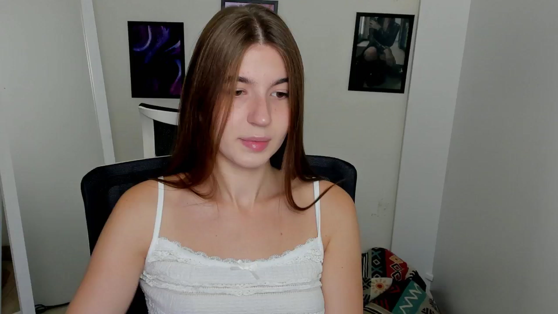 Gallery image thumbnail from Emilia_cherry's myfreecams stream on, 09/10/2024, 06:56 image 5 of 20