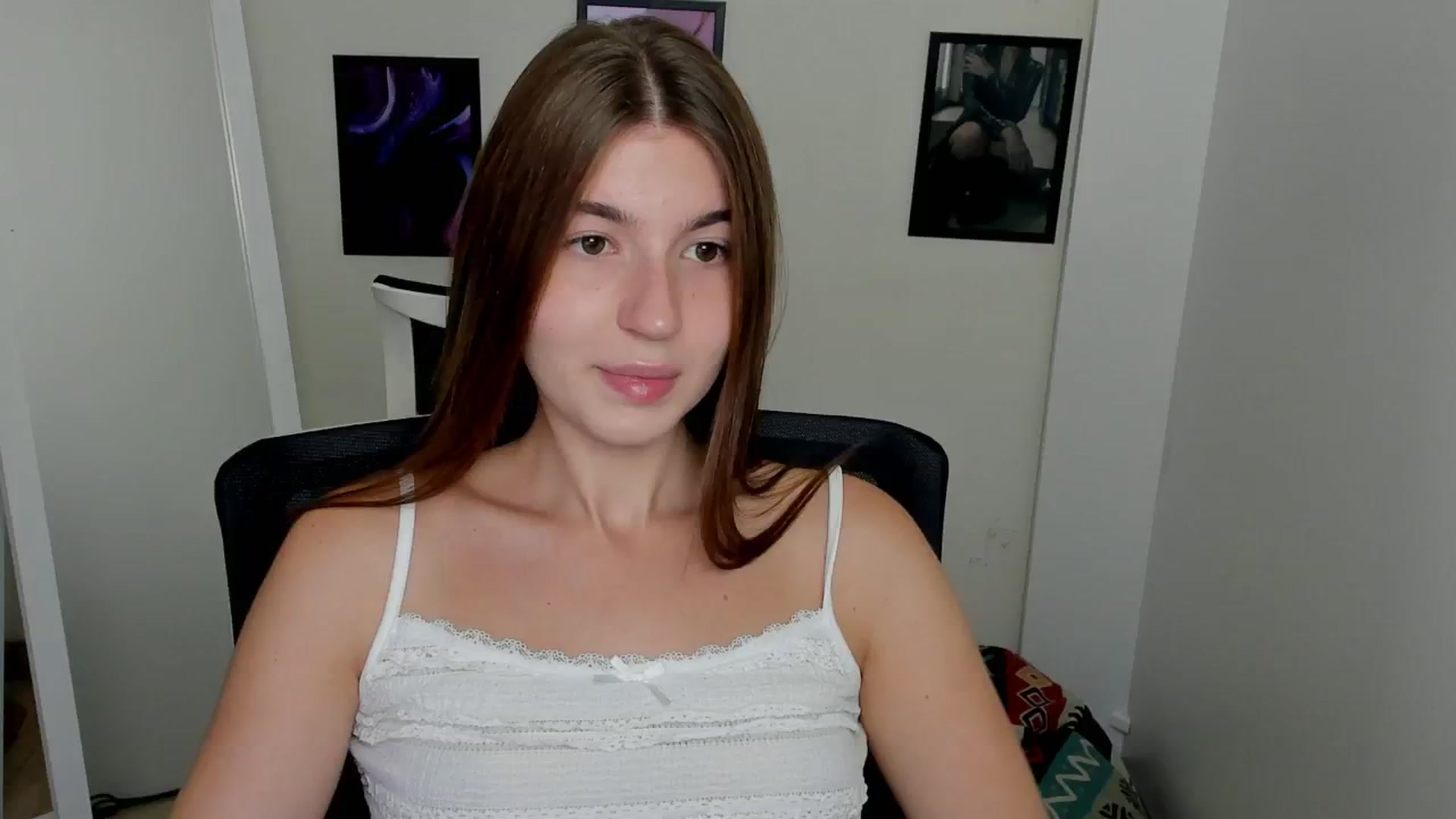 Gallery image thumbnail from Emilia_cherry's myfreecams stream on, 09/10/2024, 06:56 image 12 of 20