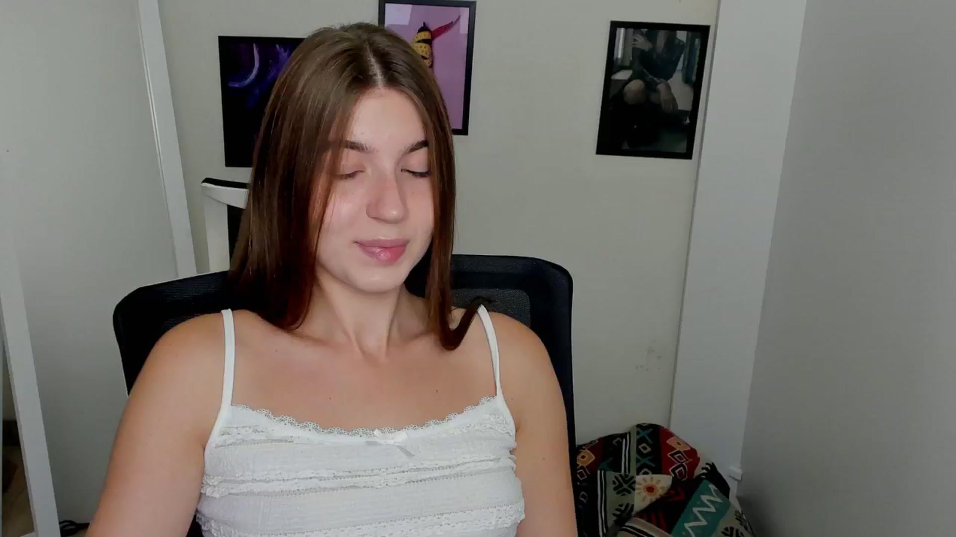 Gallery image thumbnail from Emilia_cherry's myfreecams stream on, 09/10/2024, 06:56 image 14 of 20