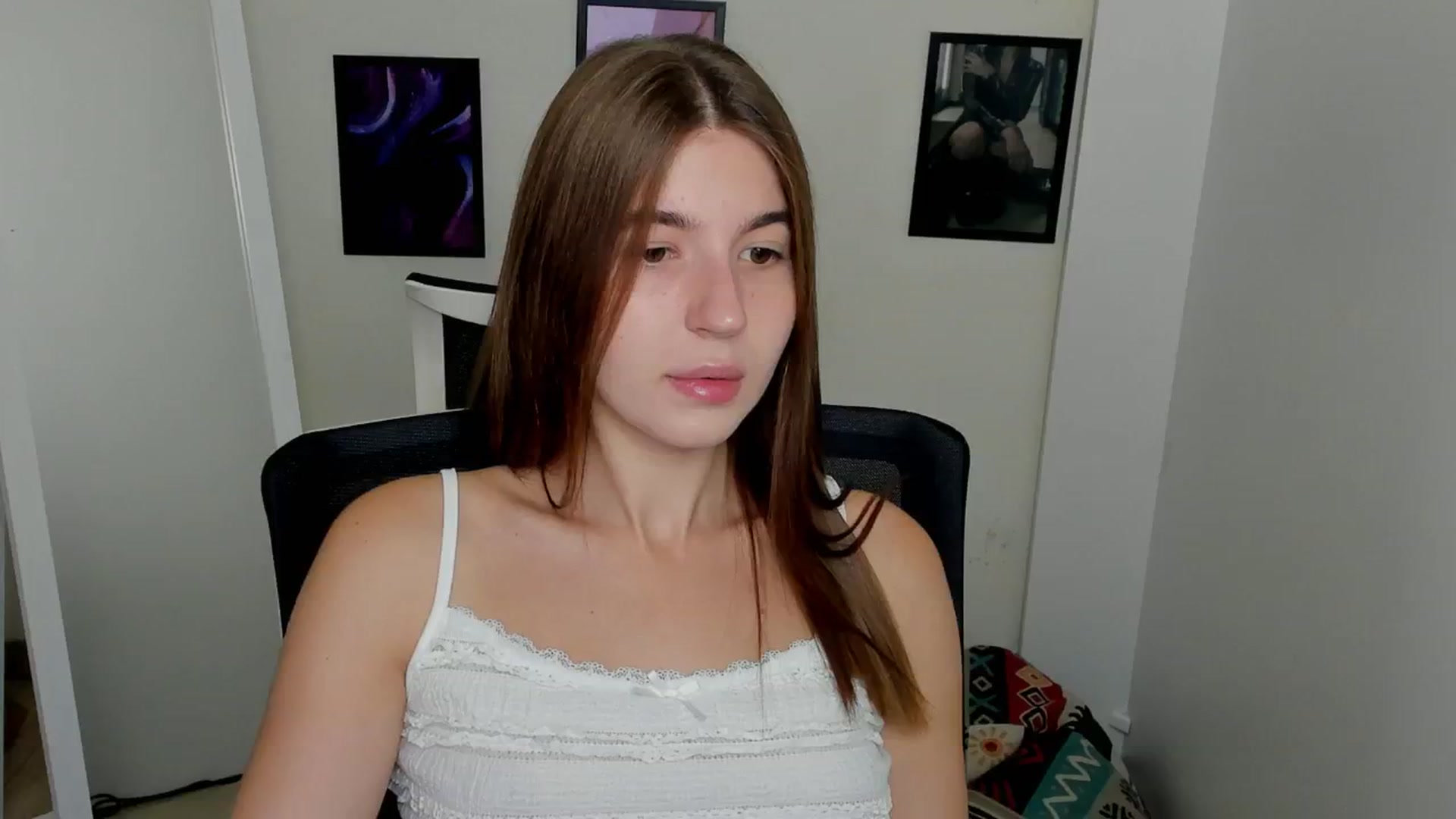 Gallery image thumbnail from Emilia_cherry's myfreecams stream on, 09/10/2024, 06:56 image 1 of 20