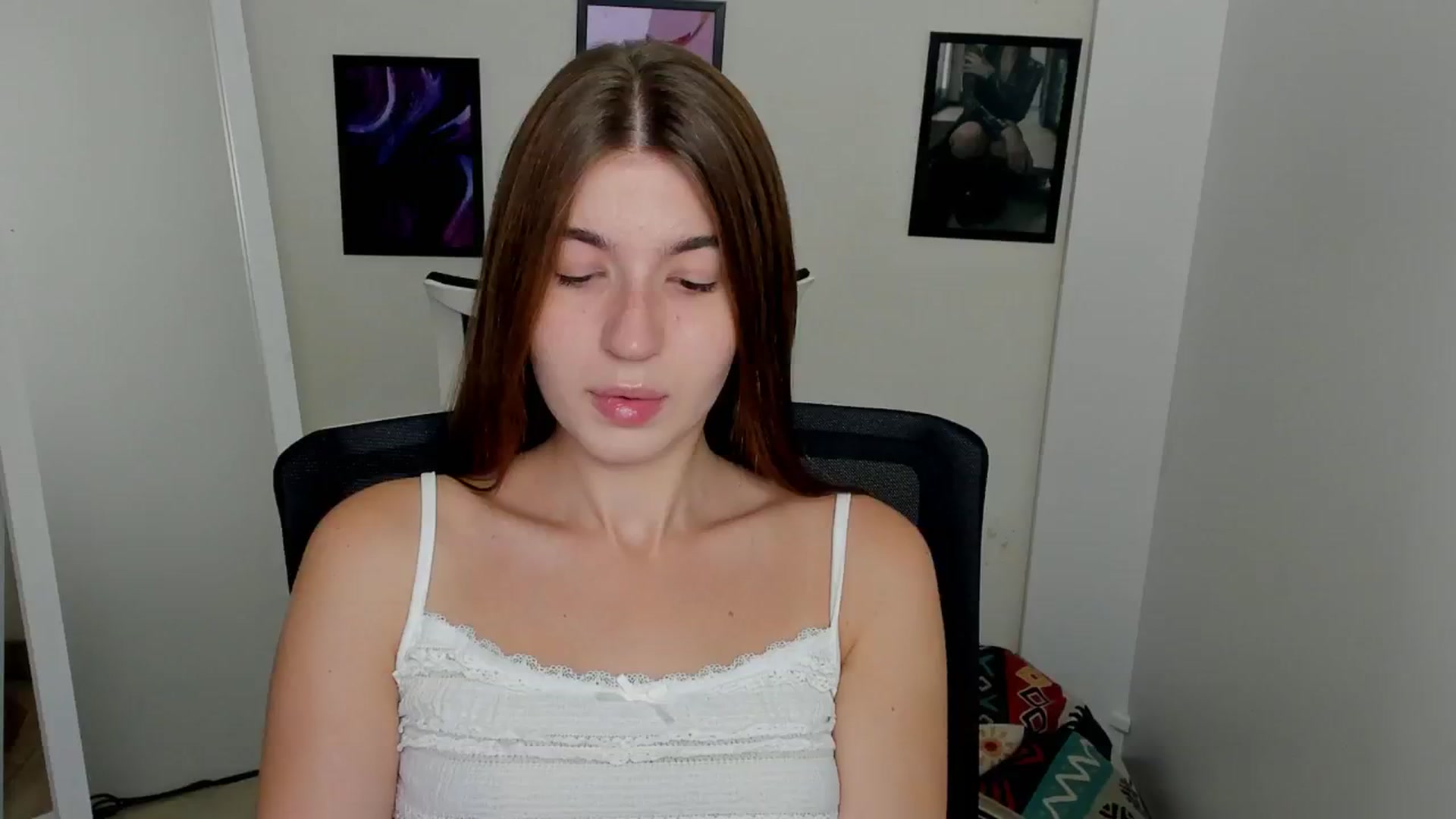 Gallery image thumbnail from Emilia_cherry's myfreecams stream on, 09/10/2024, 06:56 image 2 of 20