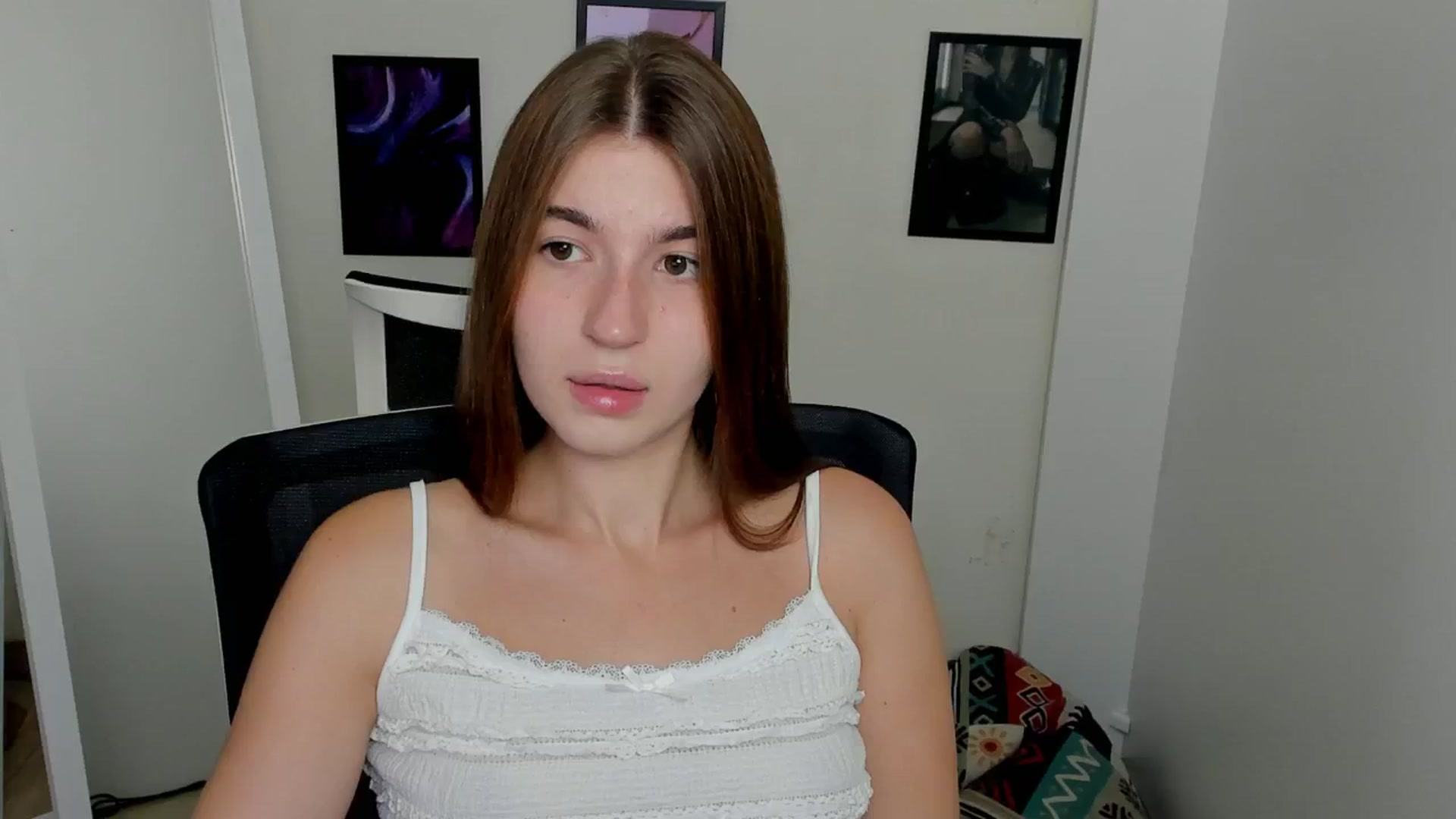 Gallery image thumbnail from Emilia_cherry's myfreecams stream on, 09/10/2024, 06:56 image 10 of 20