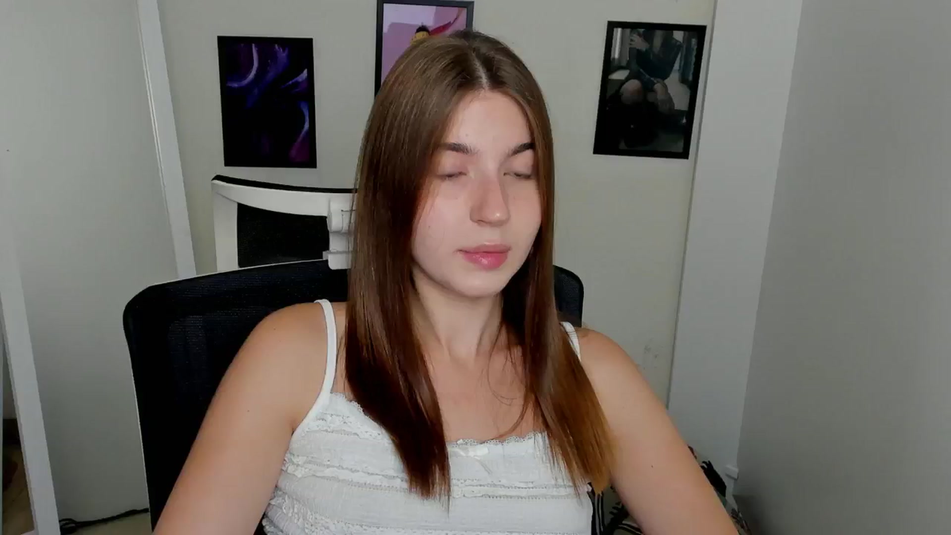 Gallery image thumbnail from Emilia_cherry's myfreecams stream on, 09/10/2024, 06:56 image 9 of 20