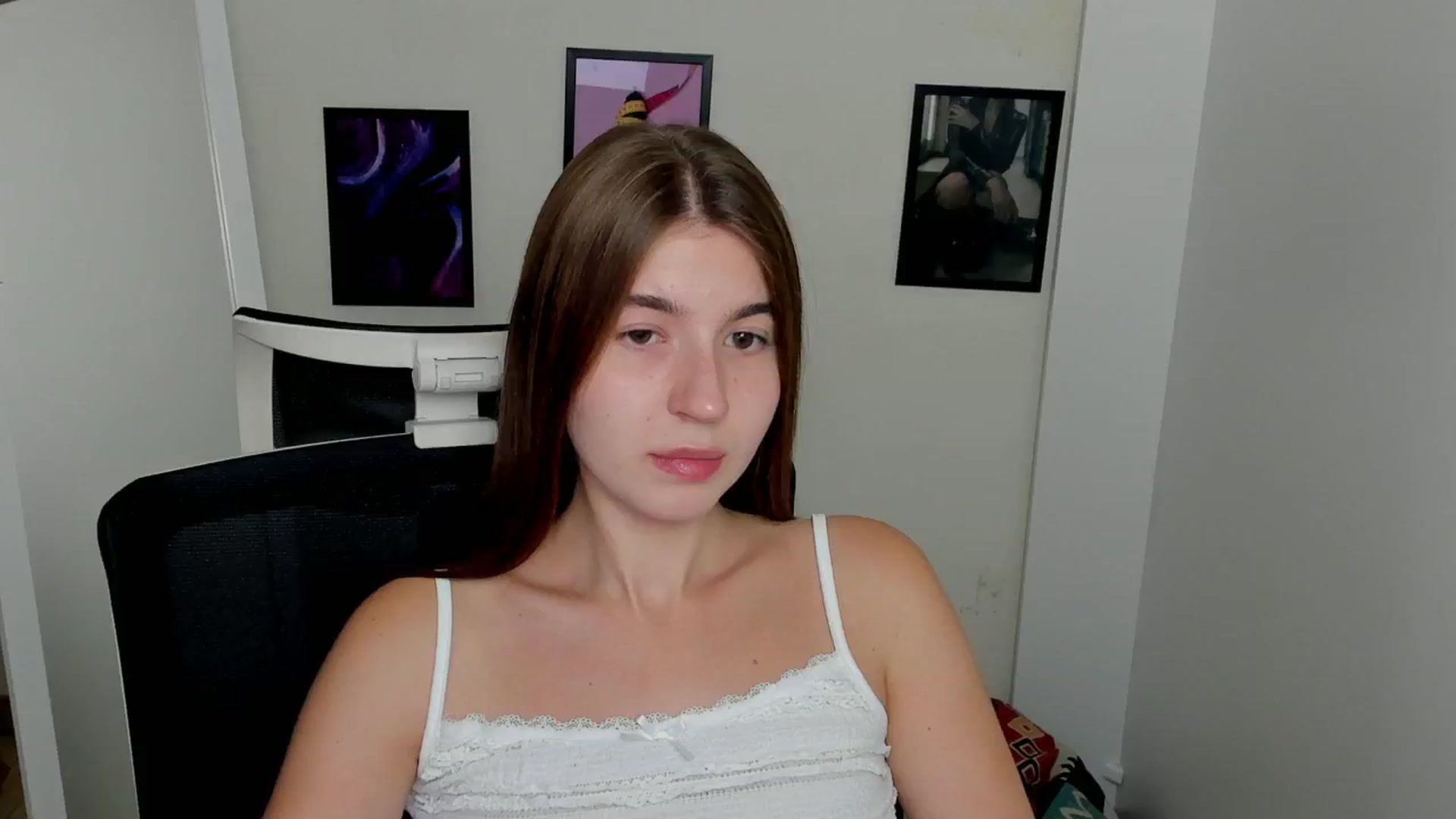 Gallery image thumbnail from Emilia_cherry's myfreecams stream on, 09/10/2024, 08:45 image 5 of 20