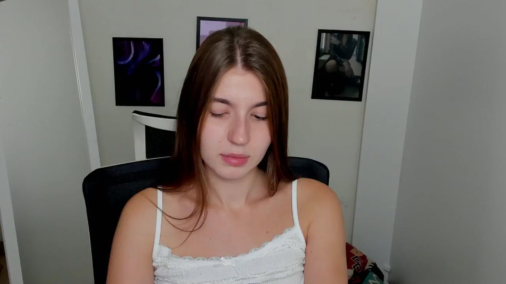 Gallery image thumbnail from Emilia_cherry's myfreecams stream on, 09/10/2024, 08:45 image 17 of 20