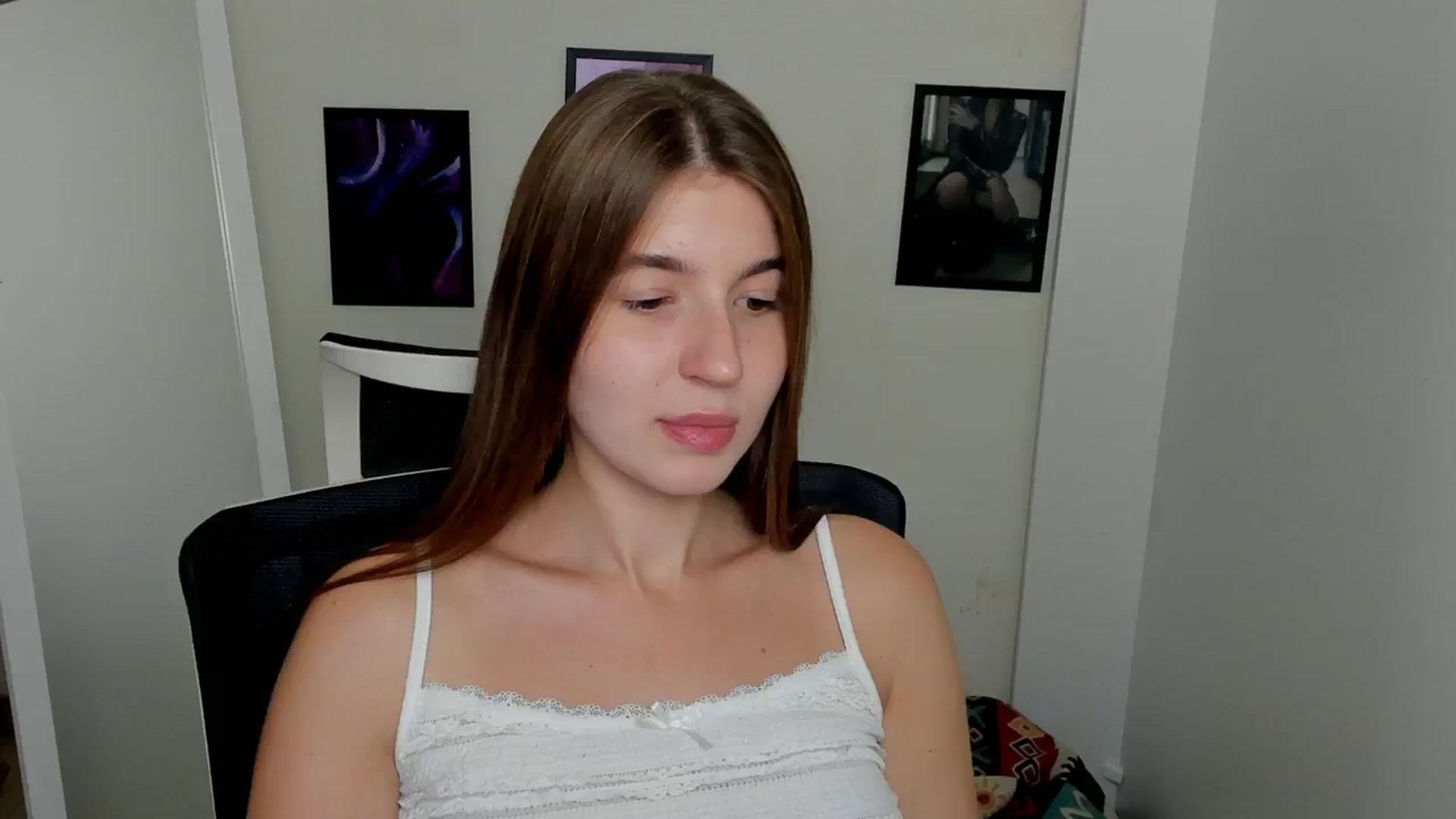 Gallery image thumbnail from Emilia_cherry's myfreecams stream on, 09/10/2024, 08:45 image 6 of 20