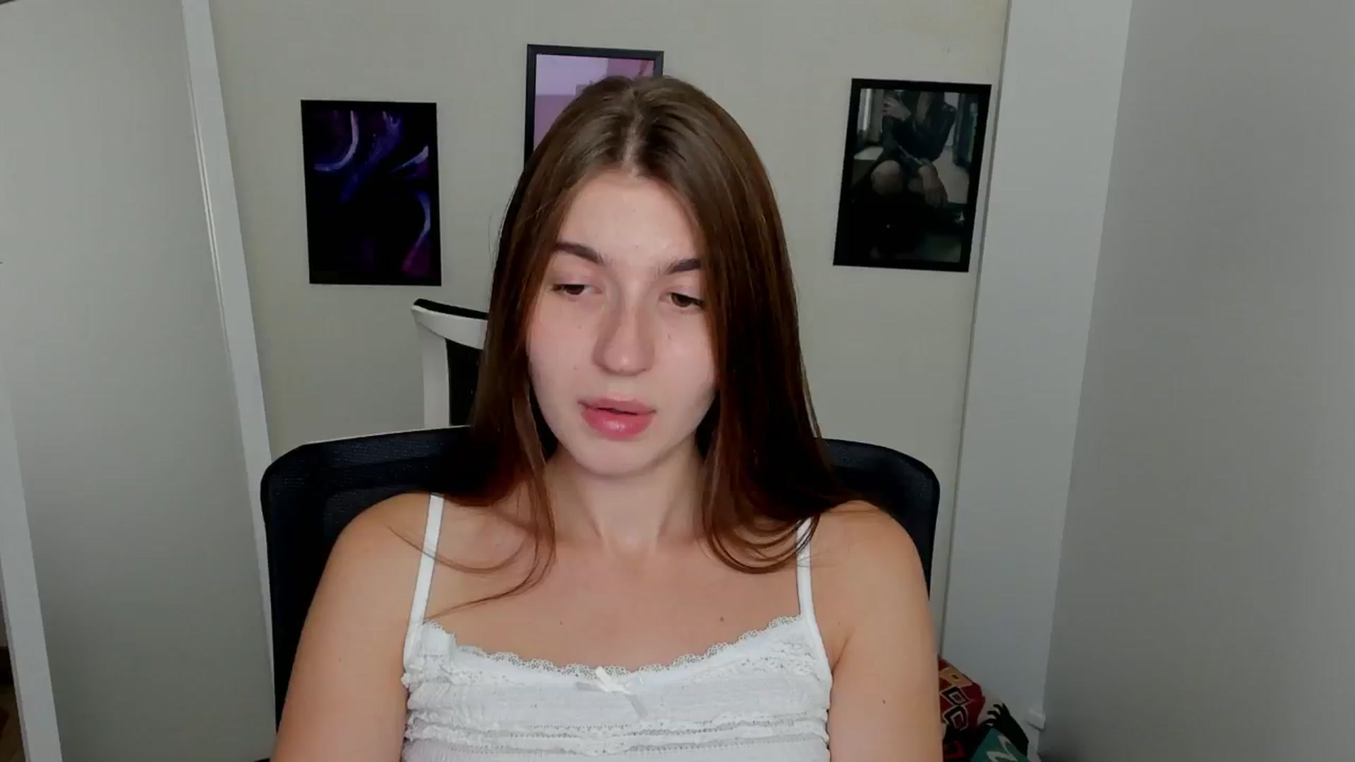 Gallery image thumbnail from Emilia_cherry's myfreecams stream on, 09/10/2024, 08:45 image 10 of 20