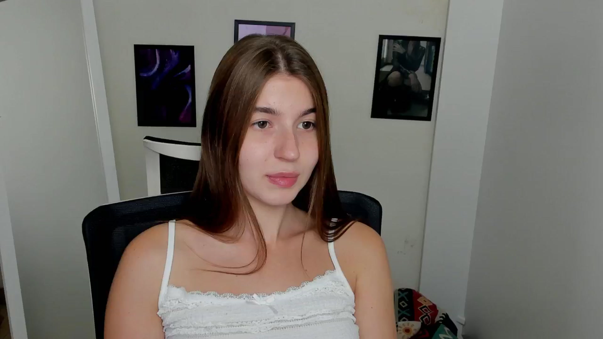 Gallery image thumbnail from Emilia_cherry's myfreecams stream on, 09/10/2024, 08:45 image 11 of 20