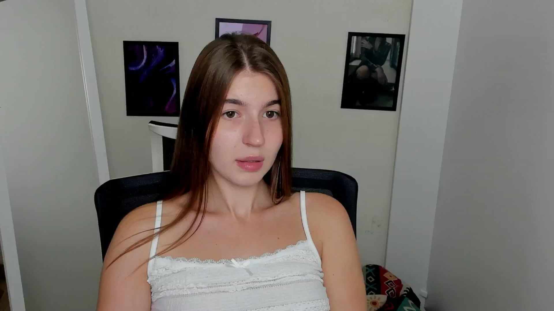 Gallery image thumbnail from Emilia_cherry's myfreecams stream on, 09/10/2024, 08:45 image 16 of 20