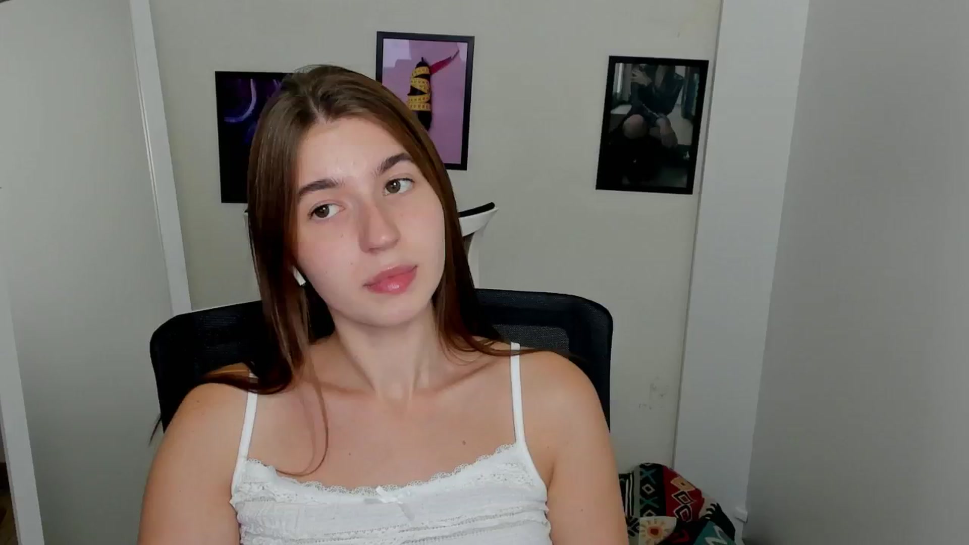 Gallery image thumbnail from Emilia_cherry's myfreecams stream on, 09/10/2024, 08:45 image 14 of 20