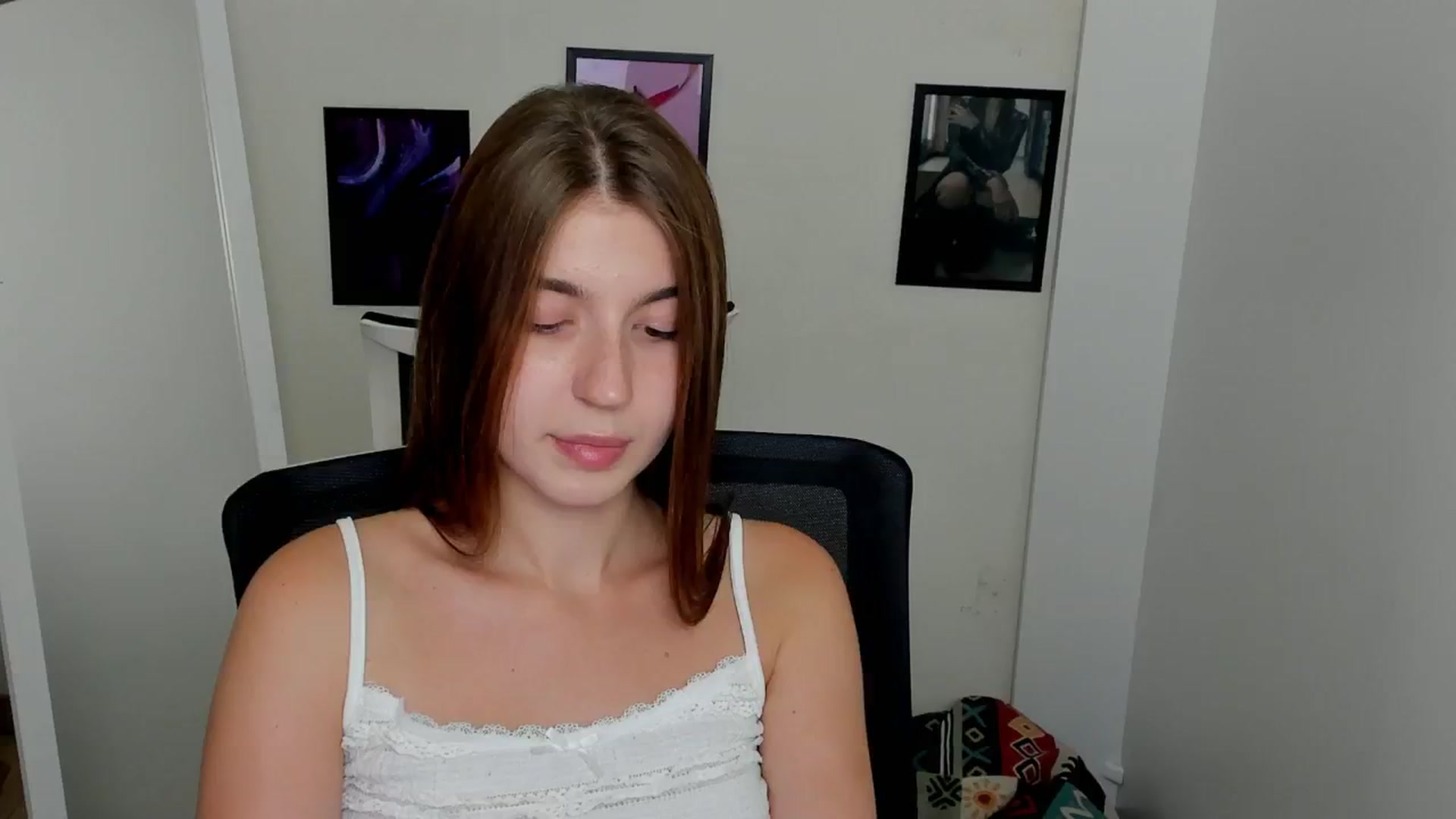 Gallery image thumbnail from Emilia_cherry's myfreecams stream on, 09/10/2024, 10:04 image 11 of 20