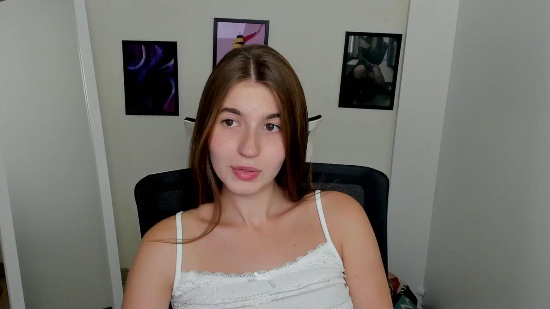 Gallery image thumbnail from Emilia_cherry's myfreecams stream on, 09/10/2024, 10:04 image 18 of 20