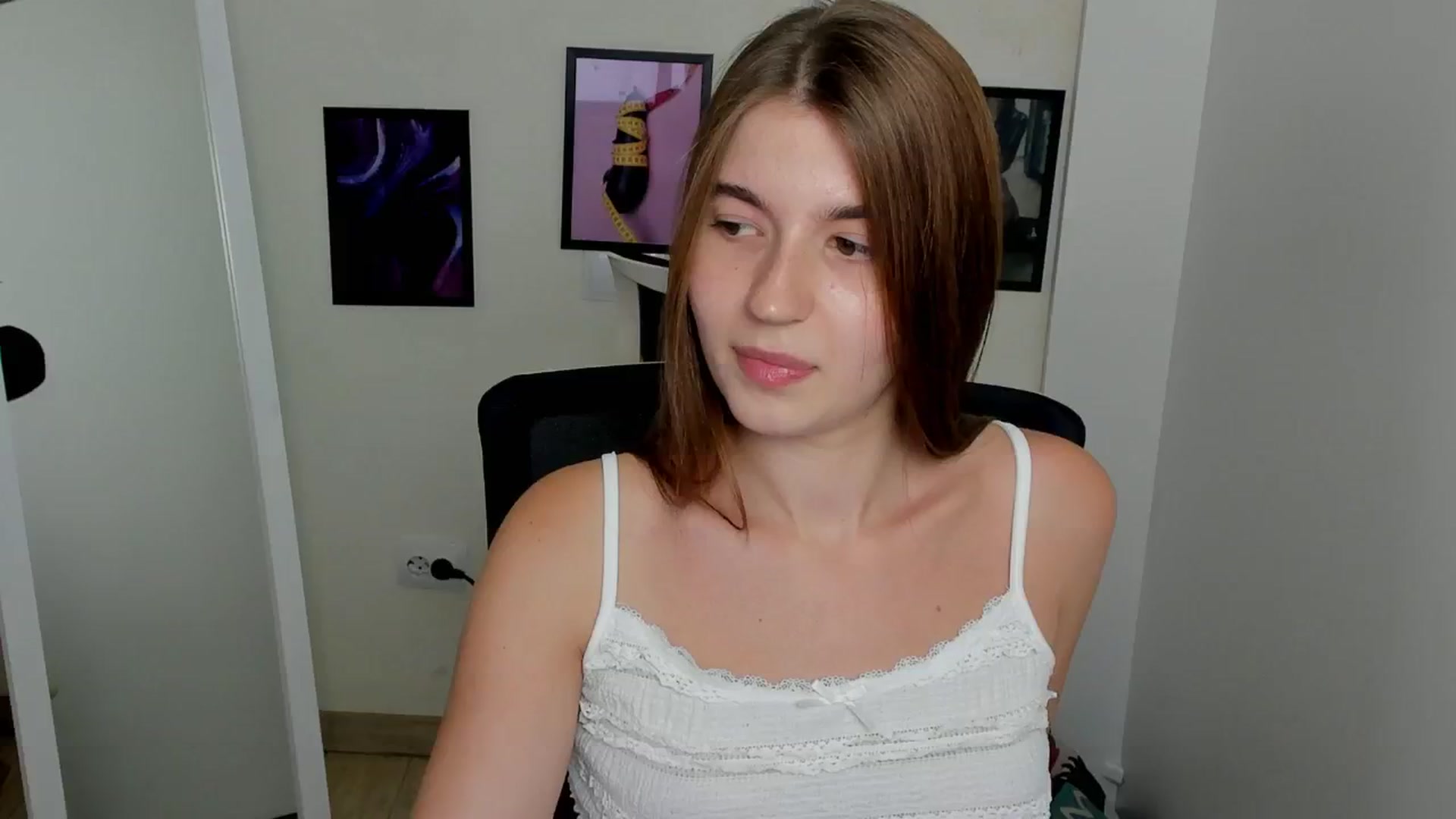 Gallery image thumbnail from Emilia_cherry's myfreecams stream on, 09/10/2024, 10:04 image 14 of 20