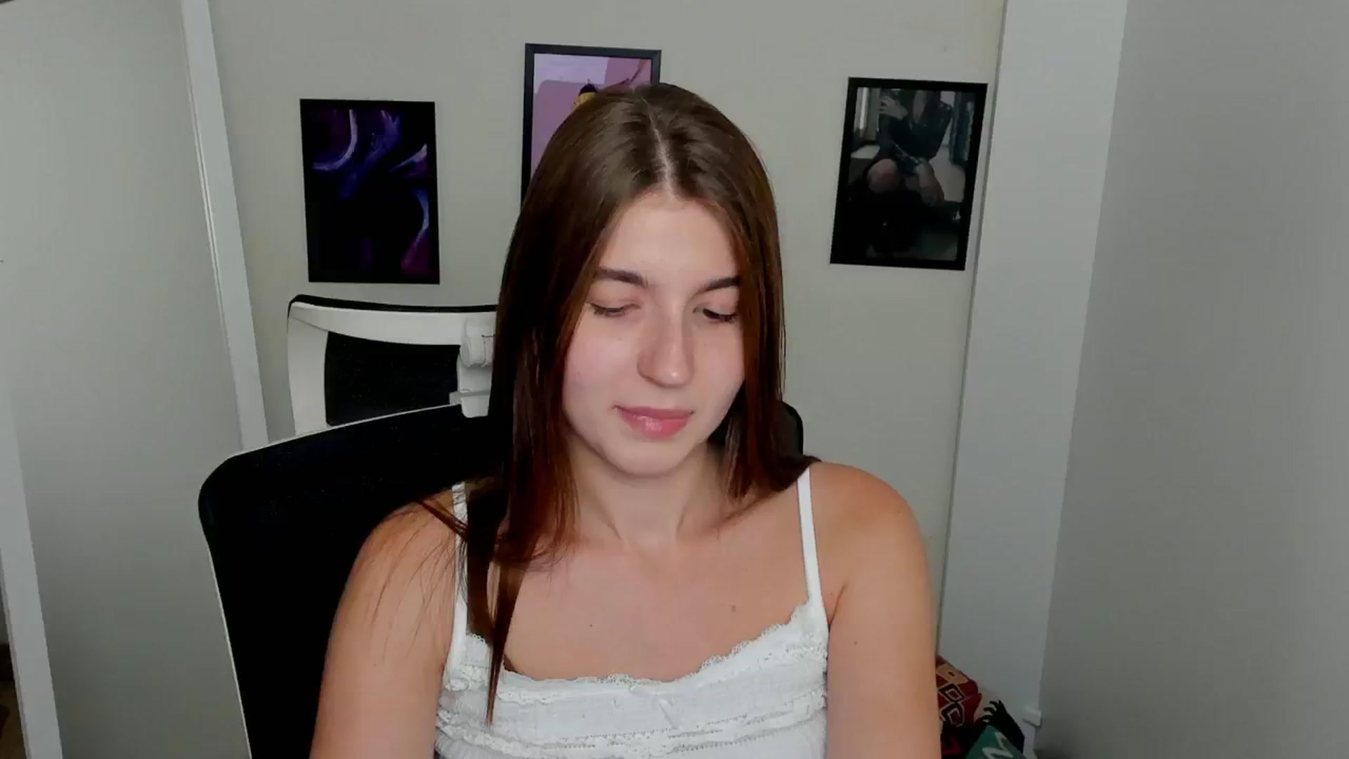 Gallery image thumbnail from Emilia_cherry's myfreecams stream on, 09/10/2024, 10:04 image 8 of 20