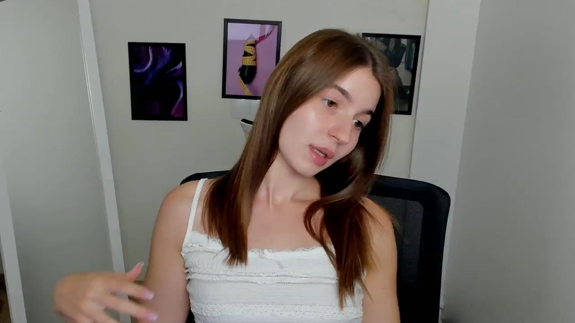 Gallery image thumbnail from Emilia_cherry's myfreecams stream on, 09/10/2024, 10:04 image 1 of 20