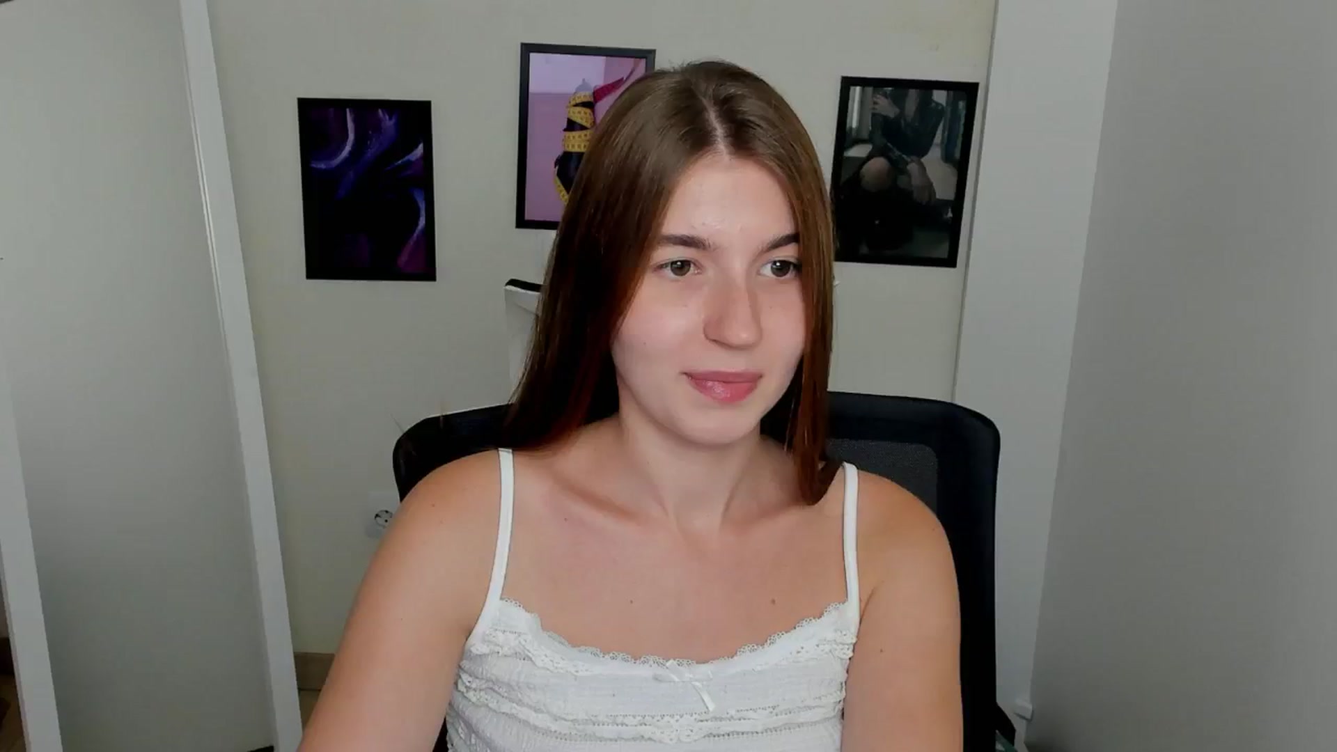Gallery image thumbnail from Emilia_cherry's myfreecams stream on, 09/10/2024, 10:04 image 2 of 20