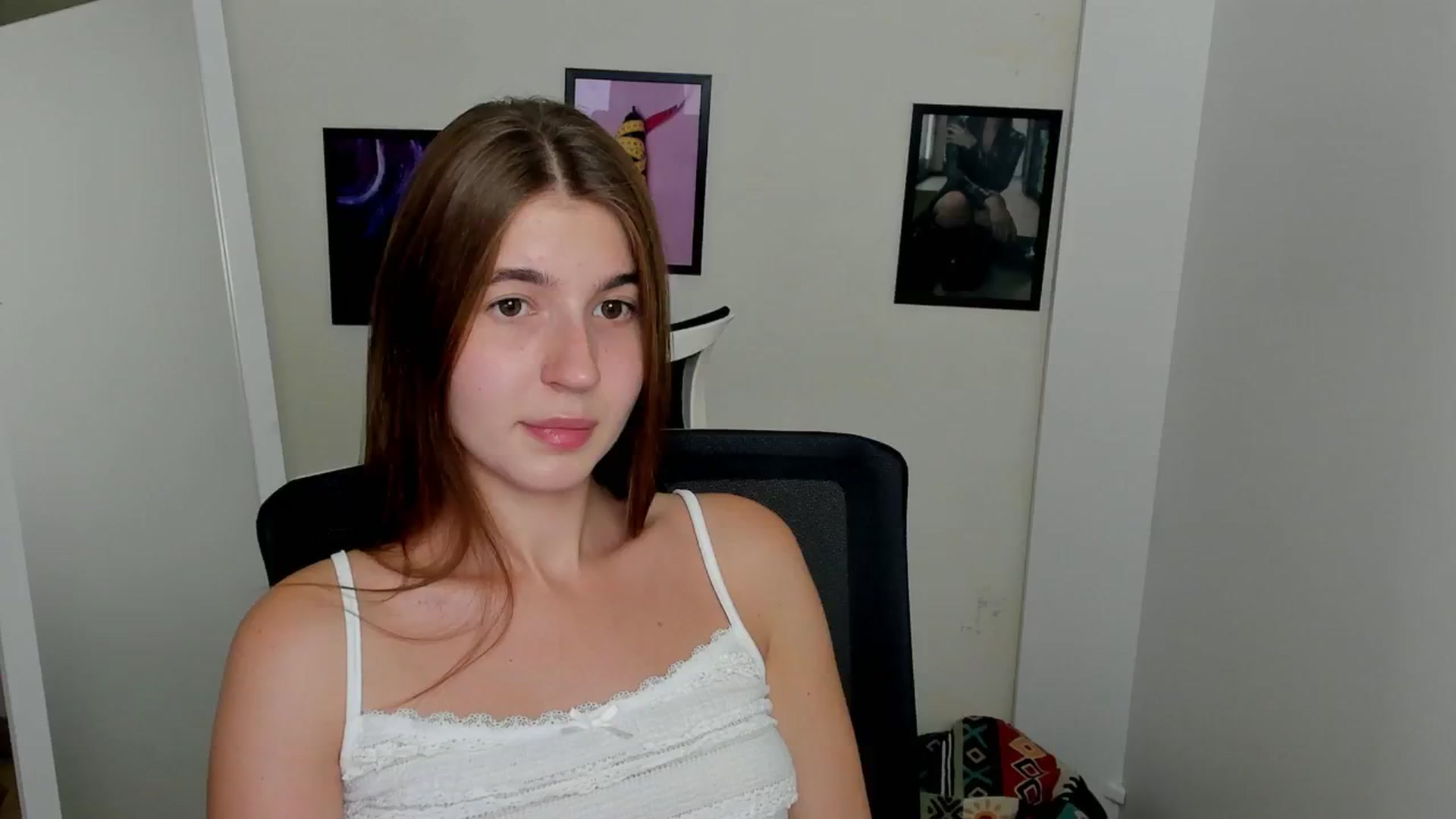 Gallery image thumbnail from Emilia_cherry's myfreecams stream on, 09/10/2024, 11:51 image 17 of 20