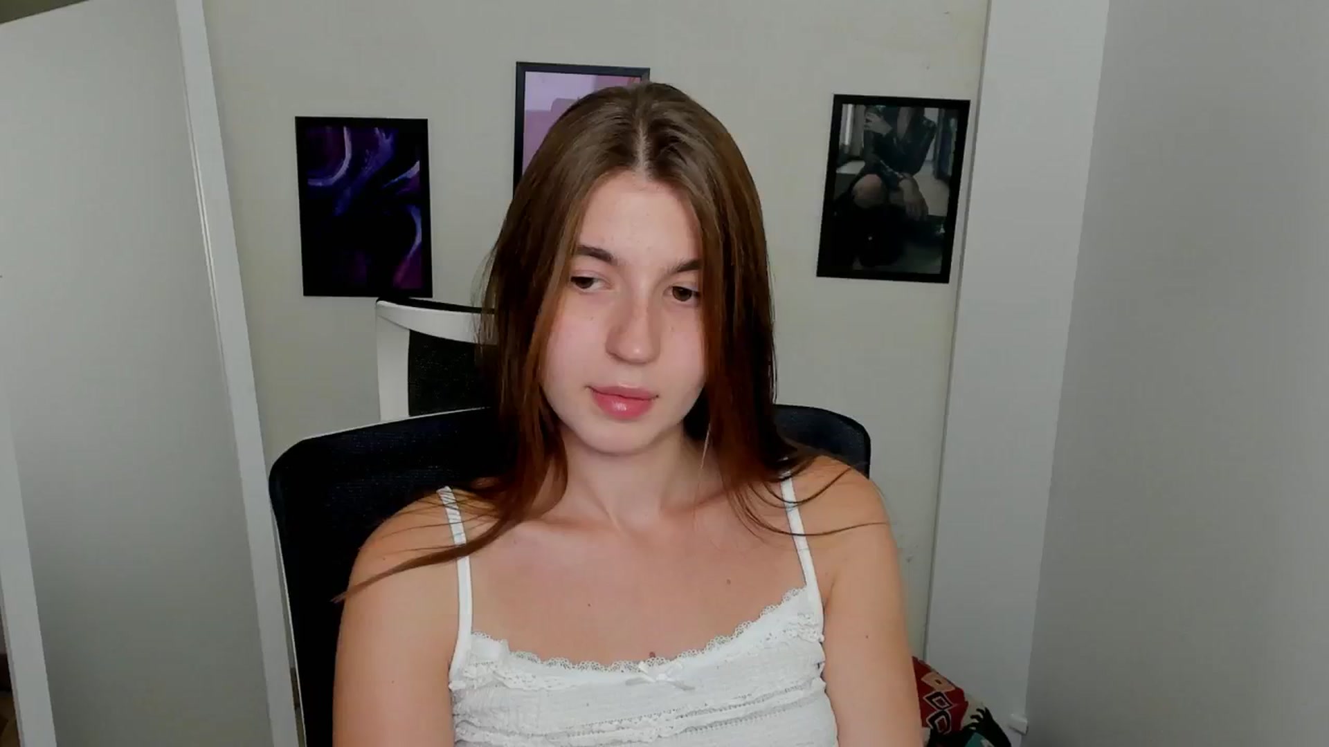 Gallery image thumbnail from Emilia_cherry's myfreecams stream on, 09/10/2024, 11:51 image 11 of 20