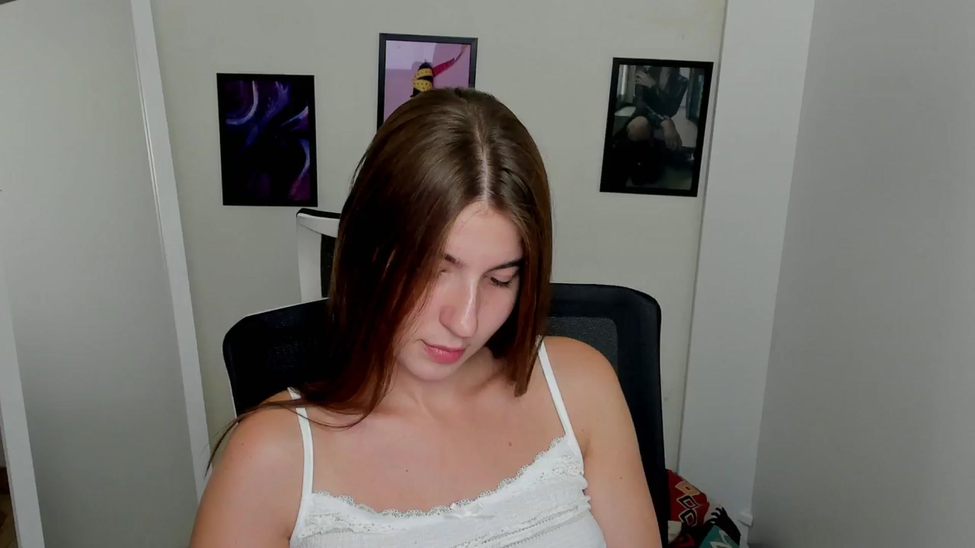 Gallery image thumbnail from Emilia_cherry's myfreecams stream on, 09/10/2024, 11:51 image 4 of 20