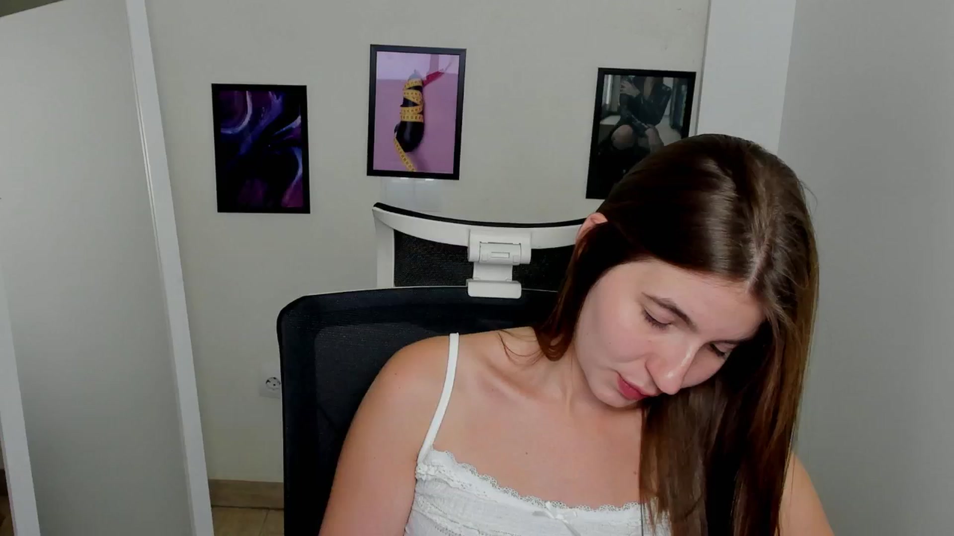 Gallery image thumbnail from Emilia_cherry's myfreecams stream on, 09/10/2024, 11:51 image 12 of 20