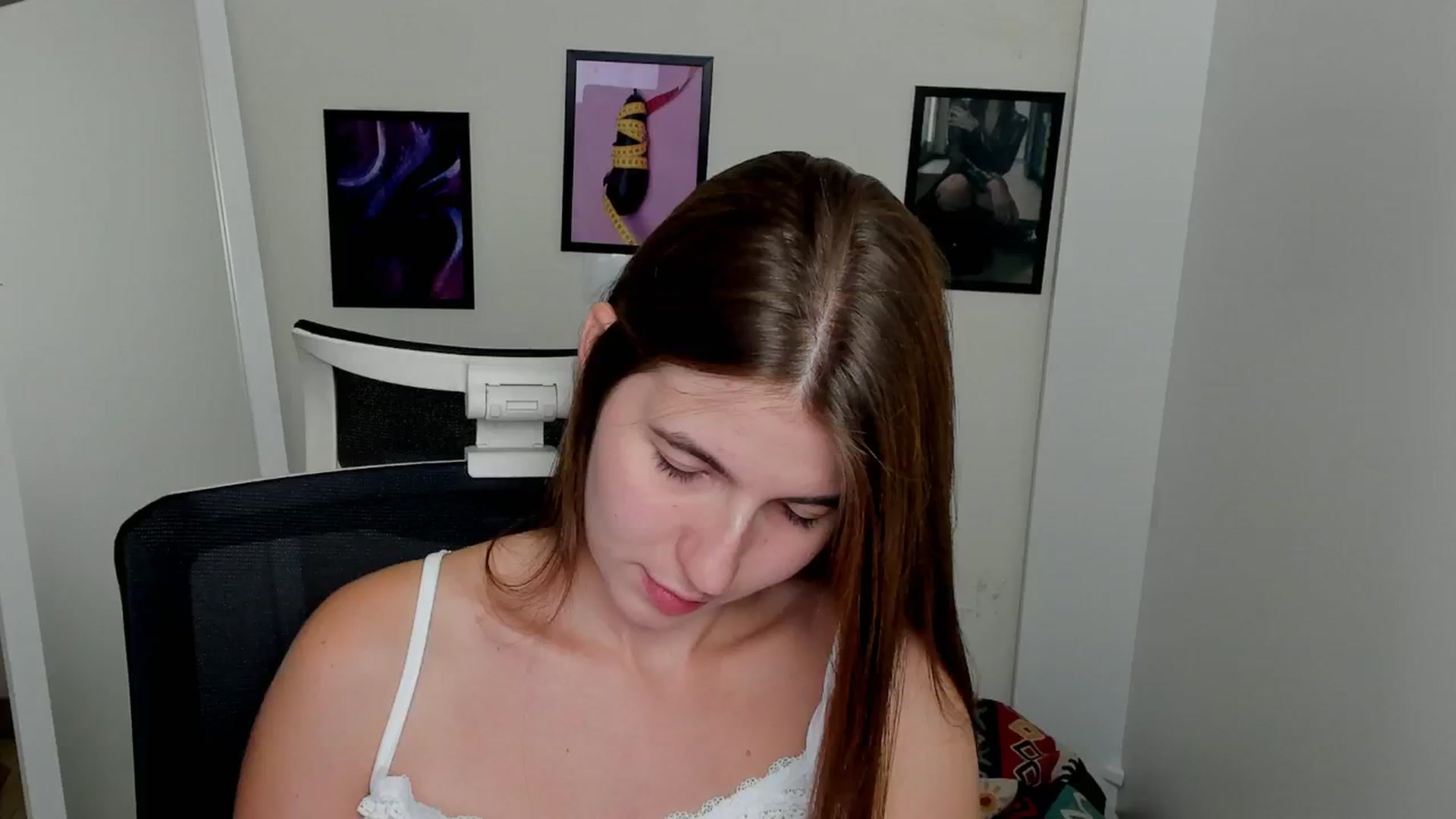 Gallery image thumbnail from Emilia_cherry's myfreecams stream on, 09/10/2024, 11:51 image 1 of 20