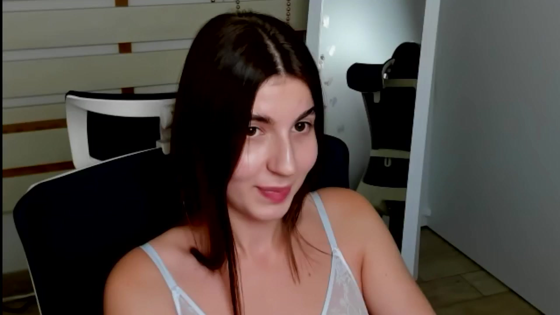 Gallery image thumbnail from Emilia_cherry's myfreecams stream on, 11/02/2024, 13:04 image 8 of 20