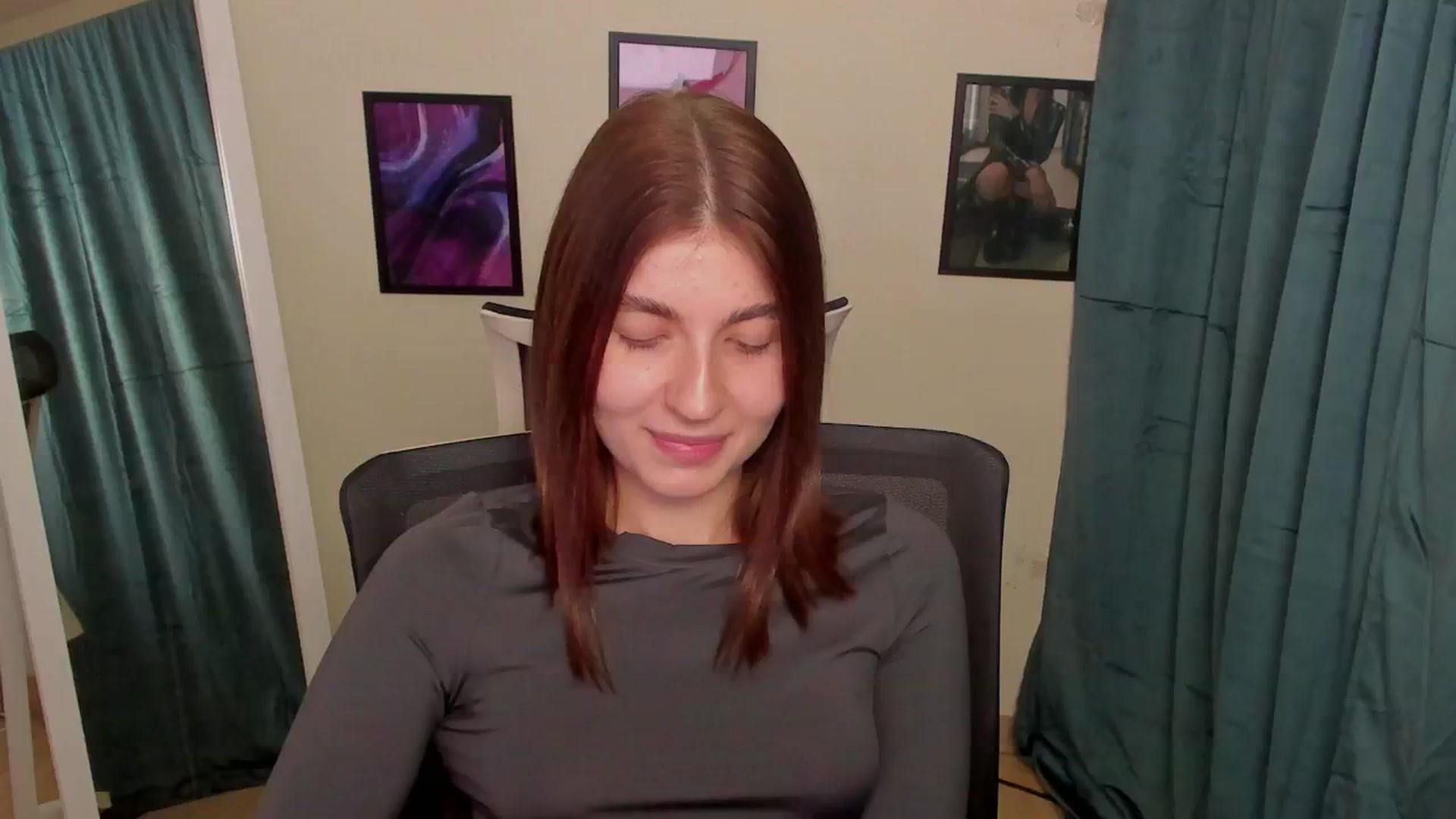 Gallery image thumbnail from Emilia_cherry's myfreecams stream on, 11/05/2024, 10:40 image 2 of 20