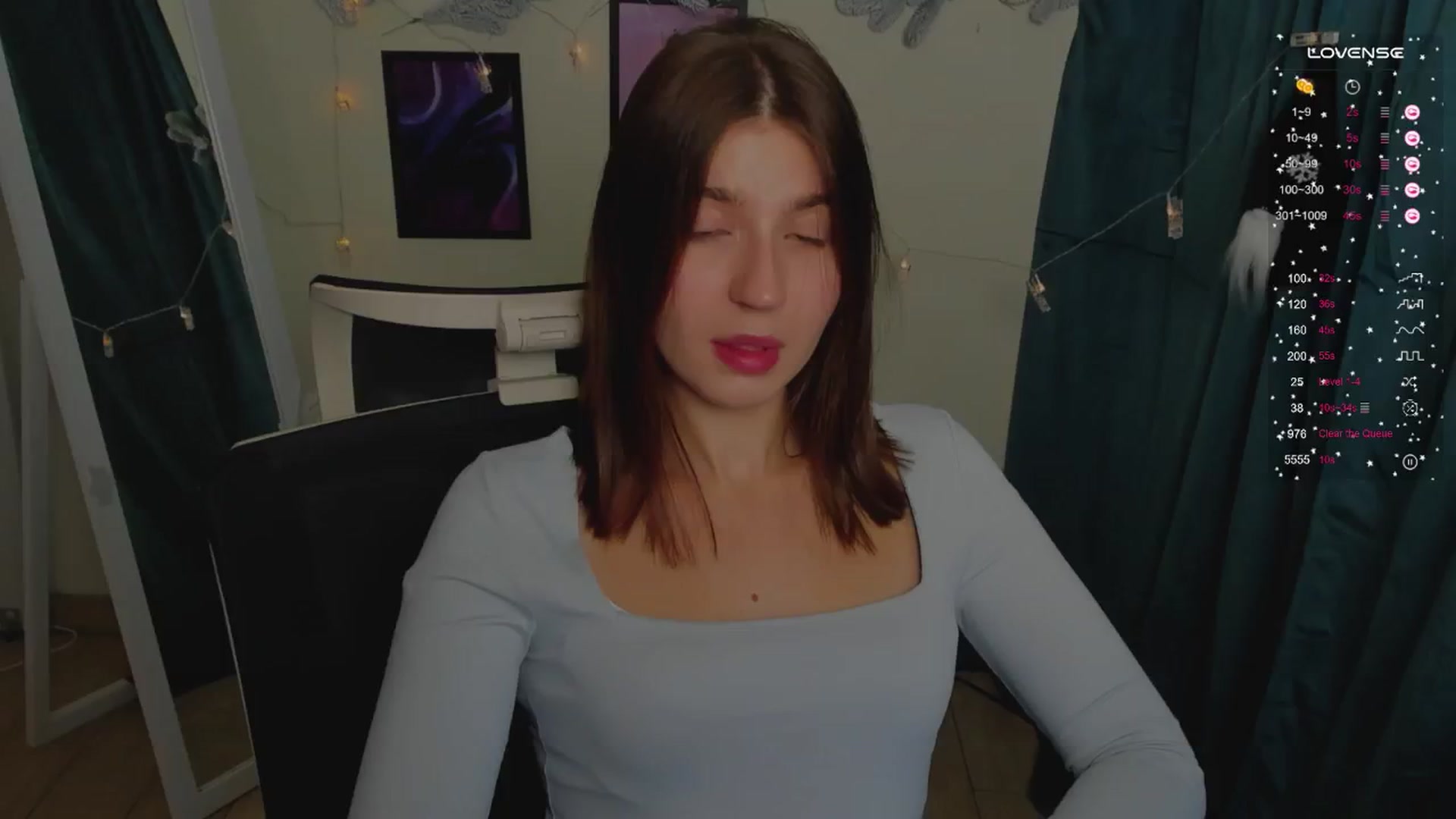 Gallery image thumbnail from Emilia_cherry's myfreecams stream on, 12/24/2024, 10:39 image 12 of 20
