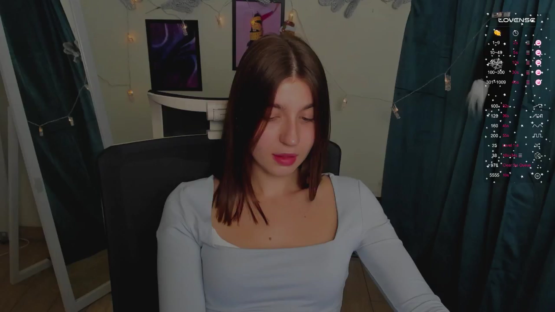 Gallery image thumbnail from Emilia_cherry's myfreecams stream on, 12/24/2024, 11:19 image 16 of 20