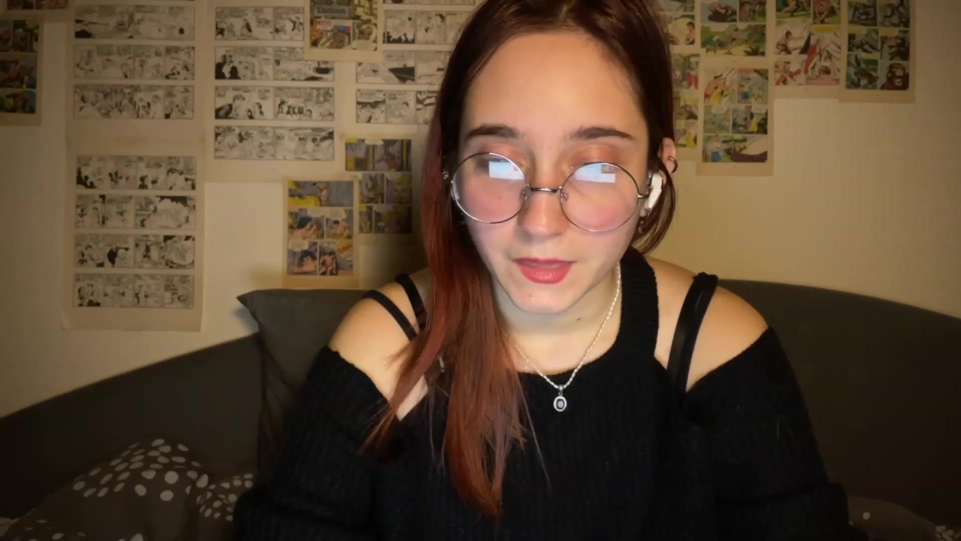 Gallery image thumbnail from Emiliaaaaa's myfreecams stream on, 12/10/2023, 01:44 image 10 of 20