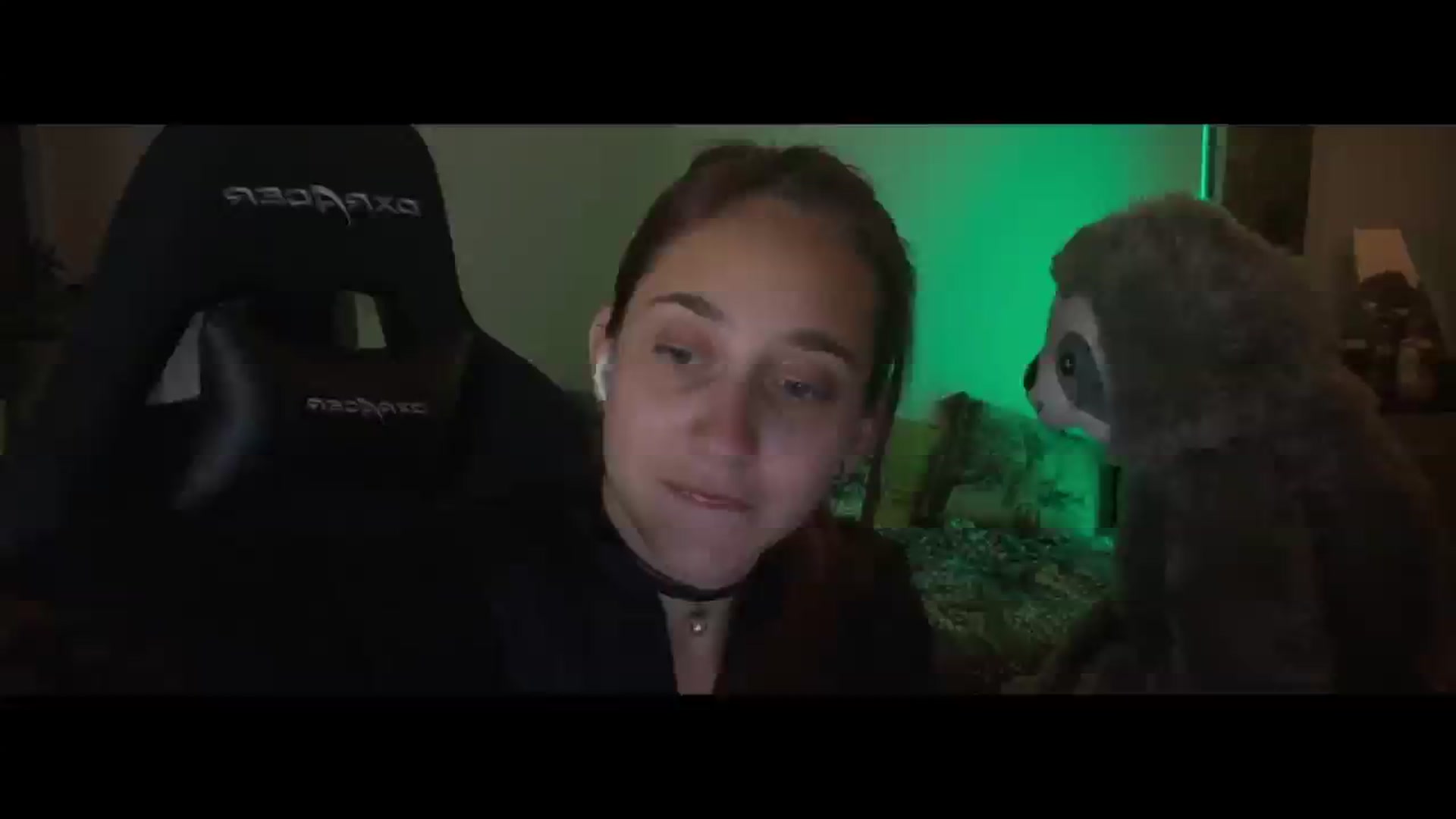 Gallery image thumbnail from Emiliaaaaa's myfreecams stream on, 06/24/2024, 01:26 image 18 of 20
