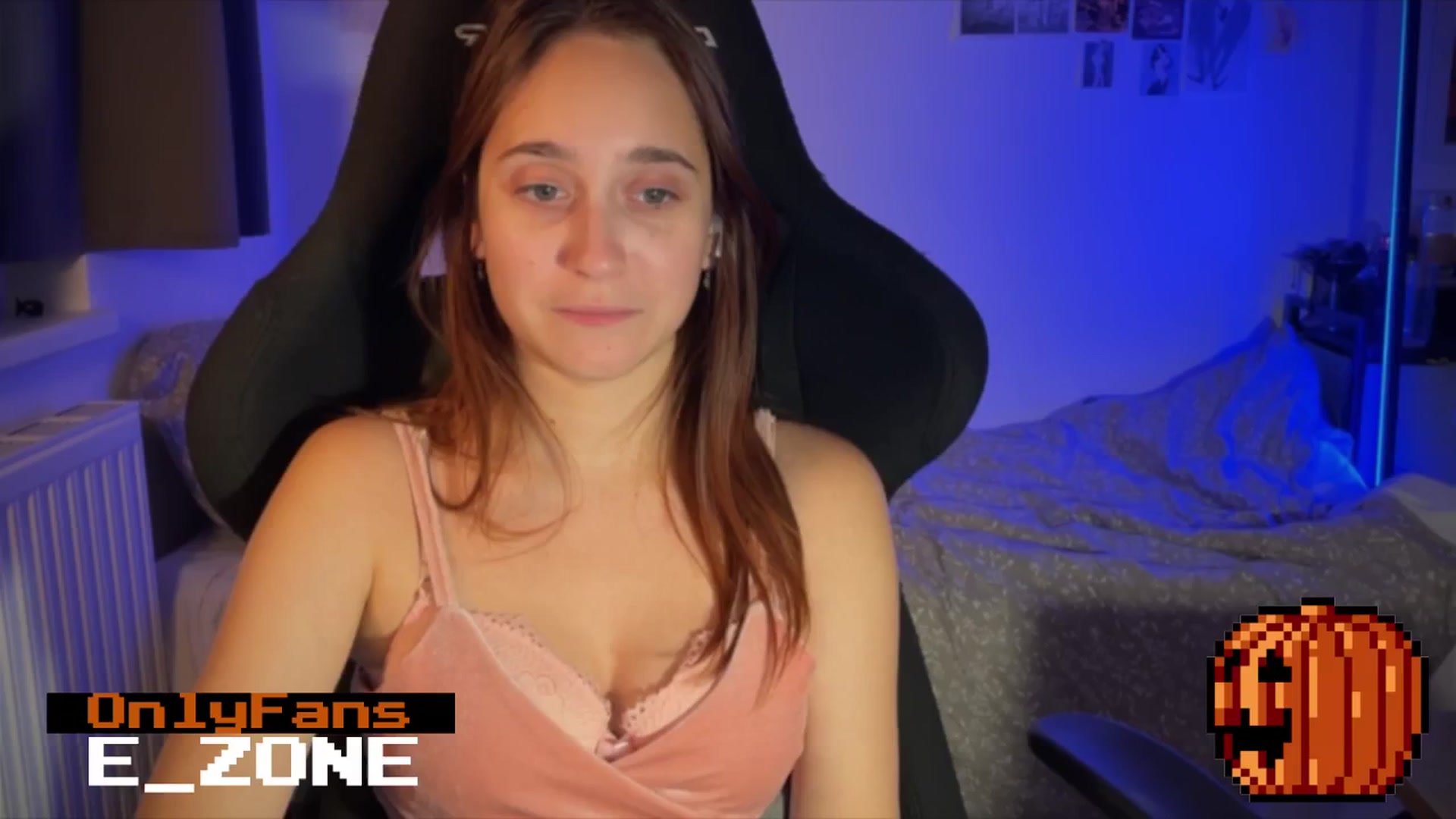 Gallery image thumbnail from Emiliaaaaa's myfreecams stream on, 11/08/2024, 03:12 image 18 of 20