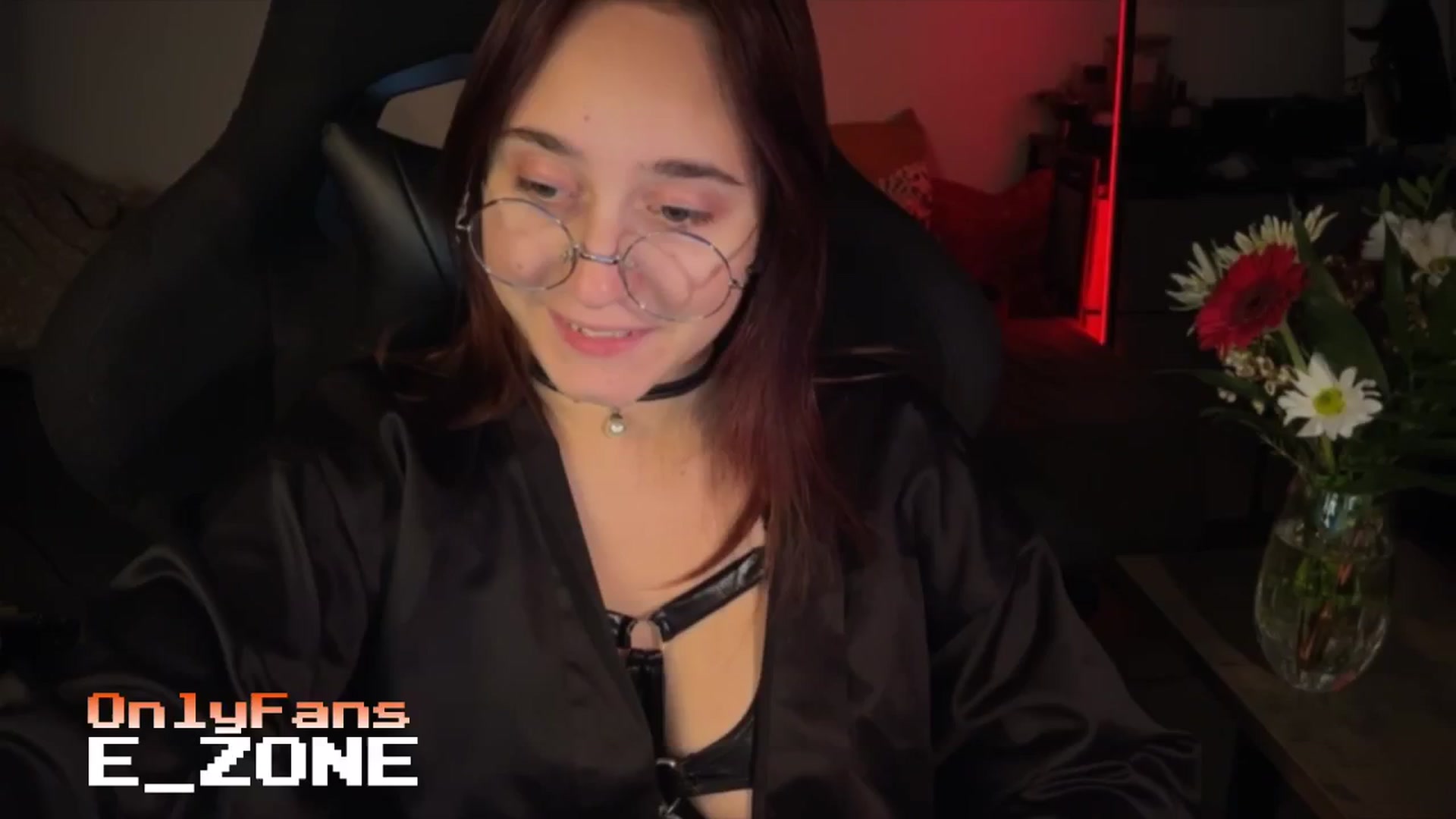 Gallery image thumbnail from Emiliaaaaa's myfreecams stream on, 12/13/2024, 24:00 image 4 of 20