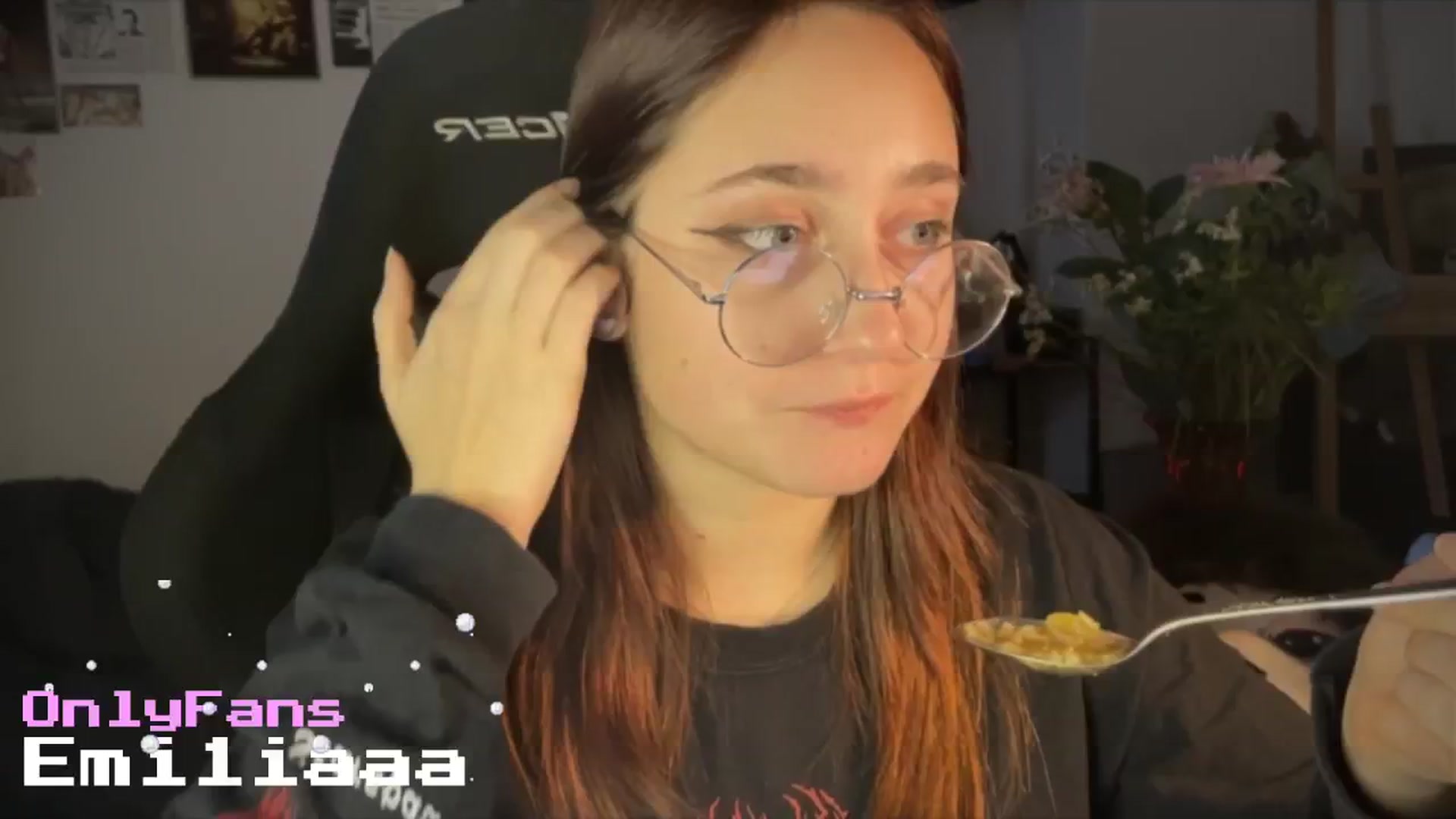 Gallery image thumbnail from Emiliaaaaa's myfreecams stream on, 02/20/2025, 15:37 image 18 of 20