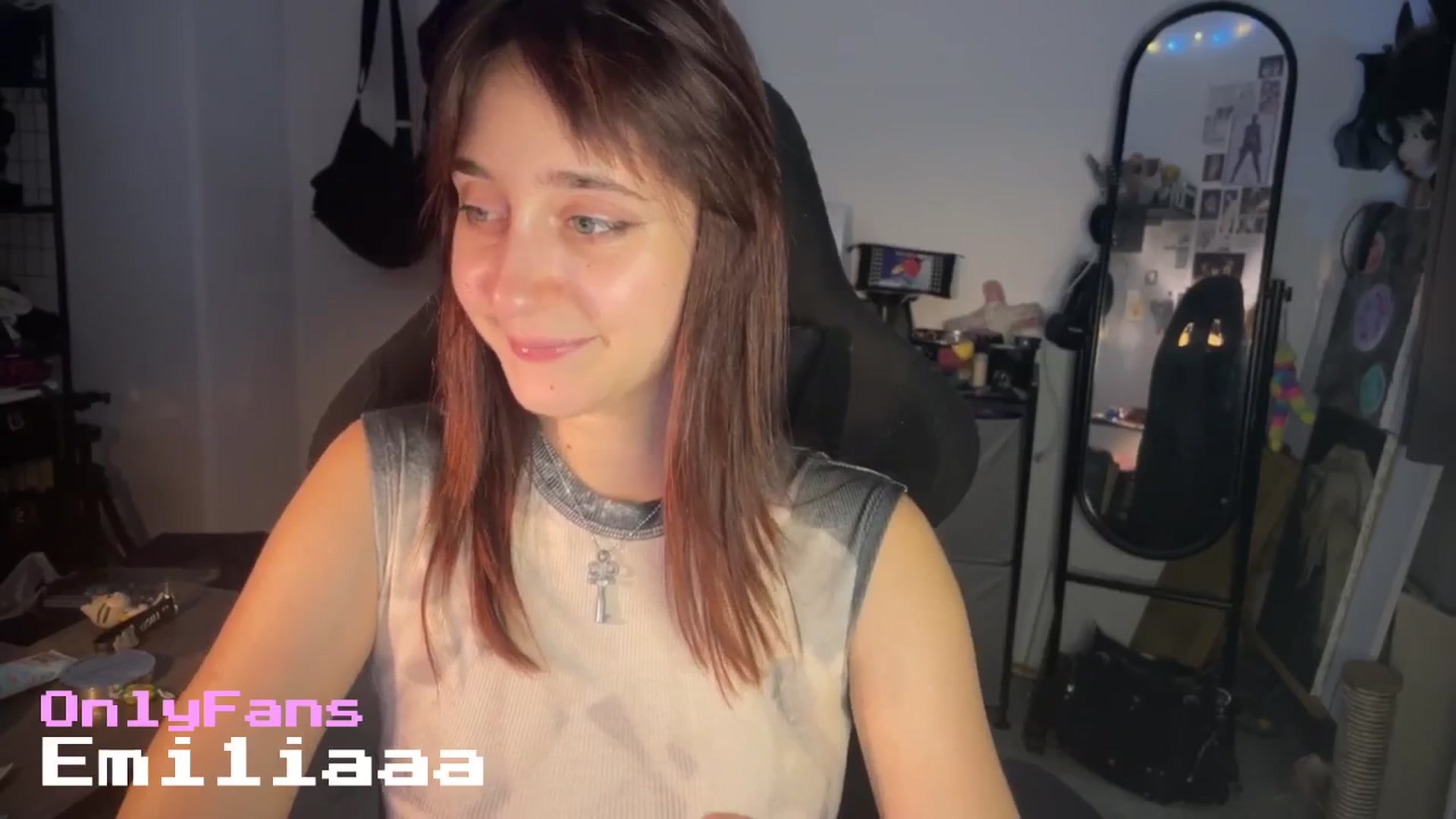 Gallery image thumbnail from Emiliaaaaa's myfreecams stream on, 08/10/2025, 01:00 image 18 of 20