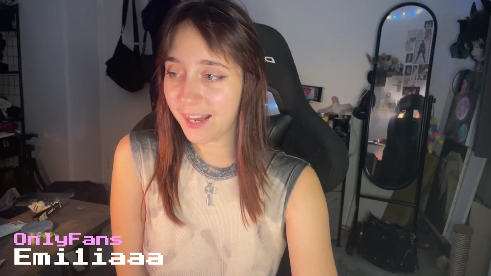 Gallery image thumbnail from Emiliaaaaa's myfreecams stream on, 08/10/2025, 01:00 image 17 of 20
