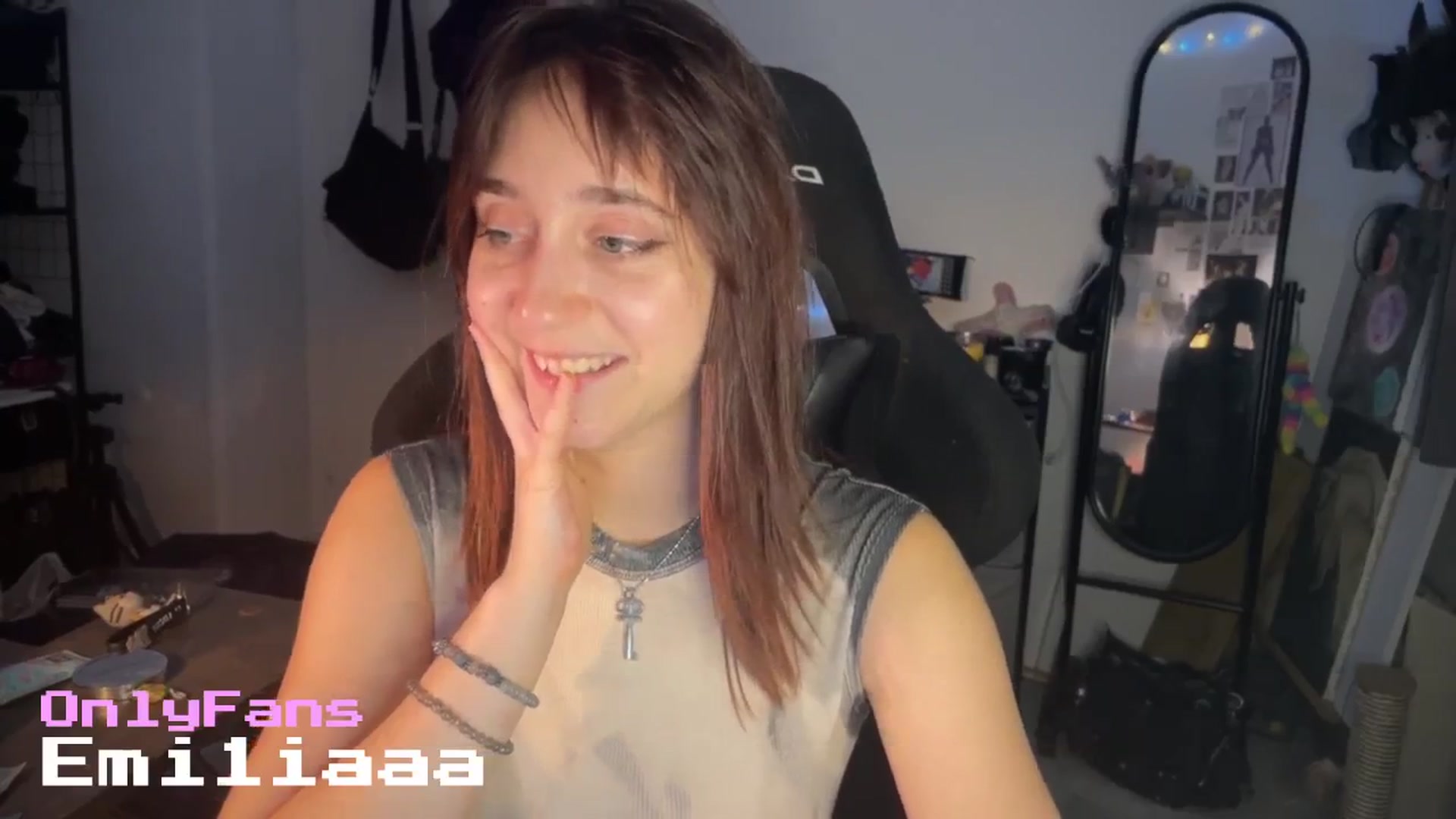 Gallery image thumbnail from Emiliaaaaa's myfreecams stream on, 08/10/2025, 01:00 image 15 of 20