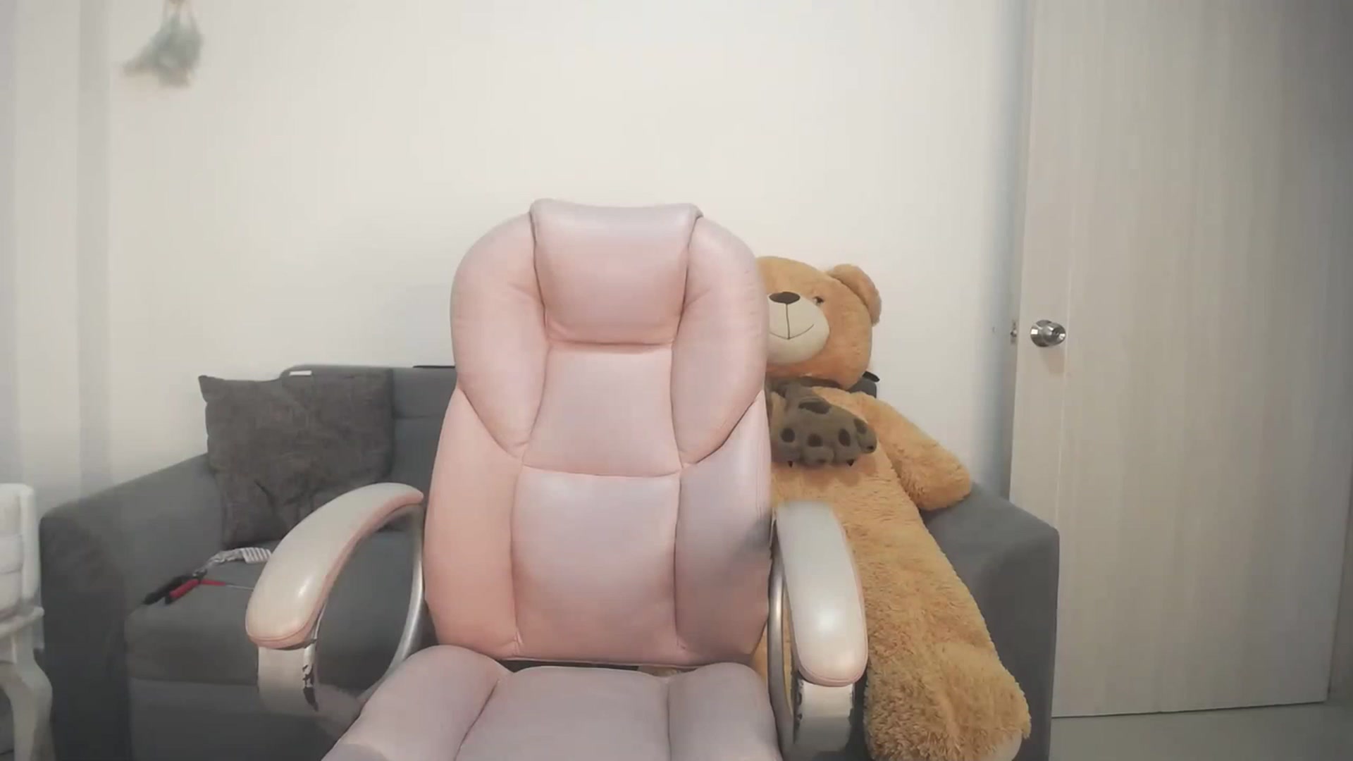 Gallery image thumbnail from Emiliarain's myfreecams stream on, 11/15/2022, 06:42 image 4 of 20