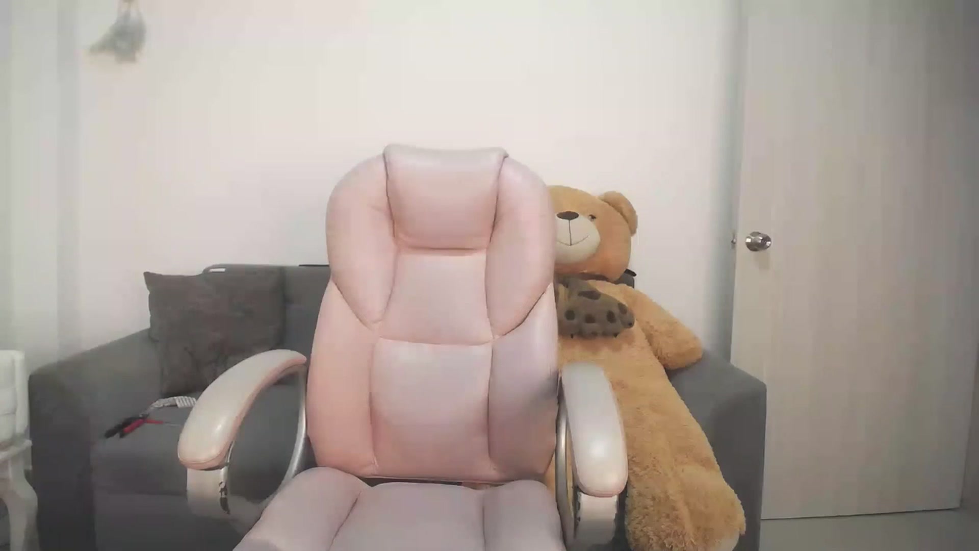 Gallery image thumbnail from Emiliarain's myfreecams stream on, 11/15/2022, 06:42 image 2 of 20