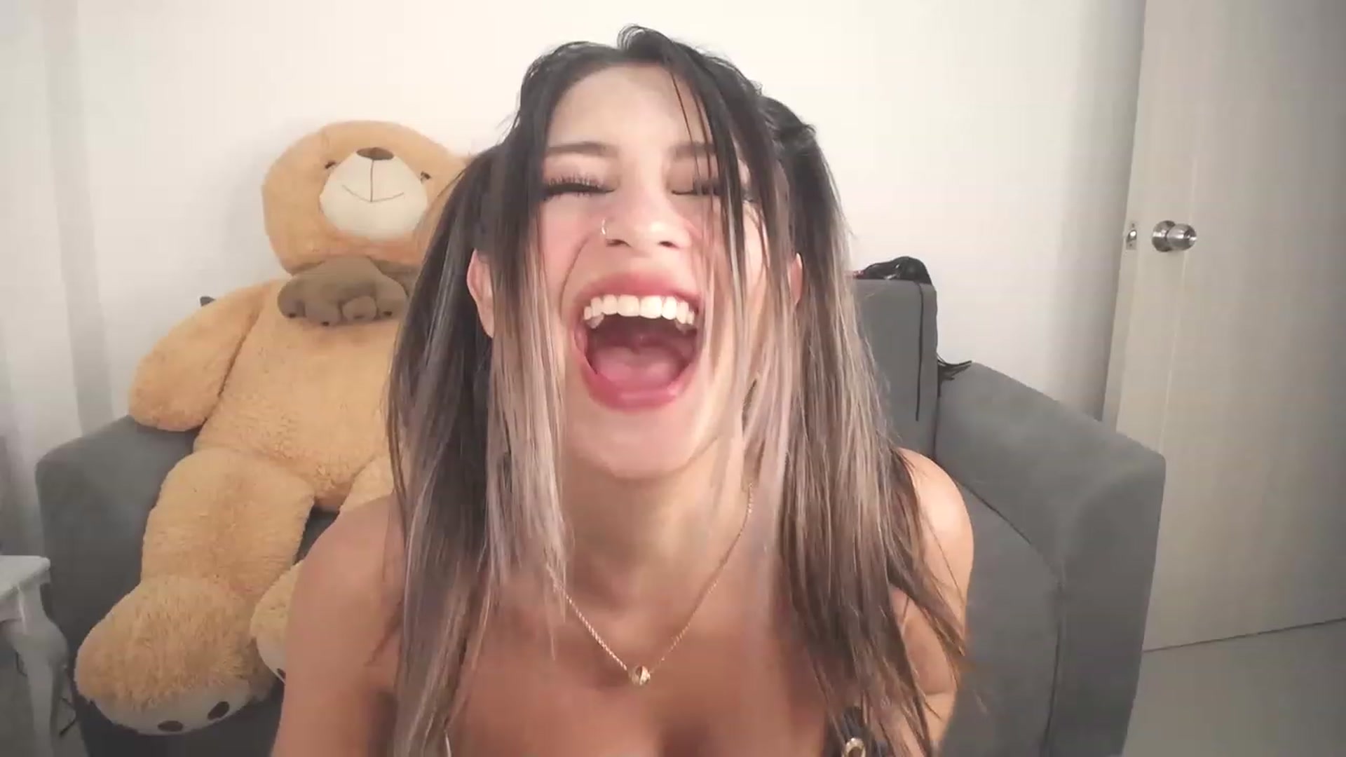 Gallery image thumbnail from Emiliarain's myfreecams stream on, 11/20/2022, 03:18 image 18 of 20