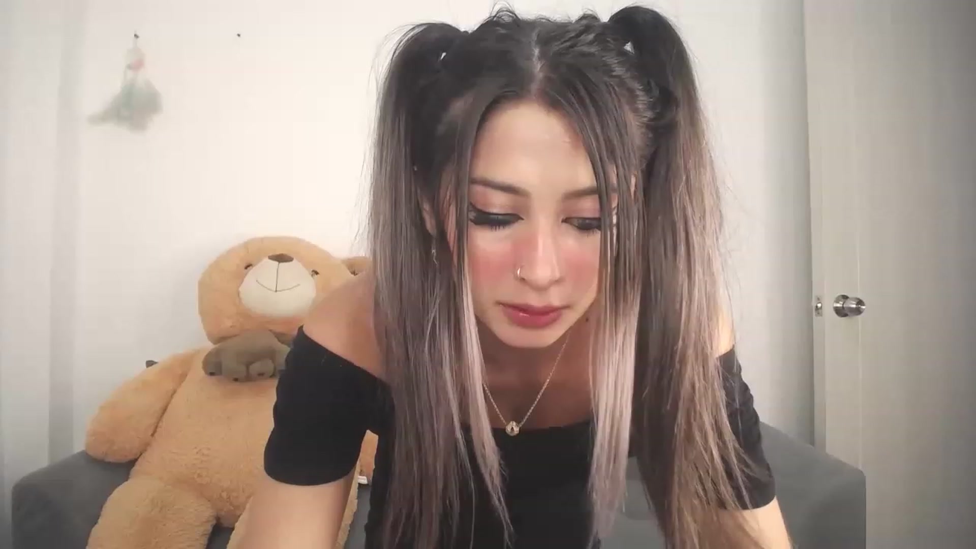 Gallery image thumbnail from Emiliarain's myfreecams stream on, 11/20/2022, 04:12 image 2 of 20