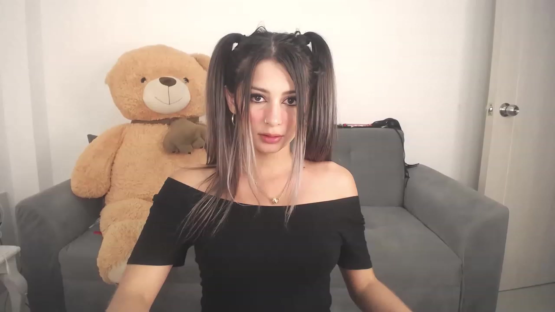Gallery image thumbnail from Emiliarain's myfreecams stream on, 11/20/2022, 04:12 image 11 of 20