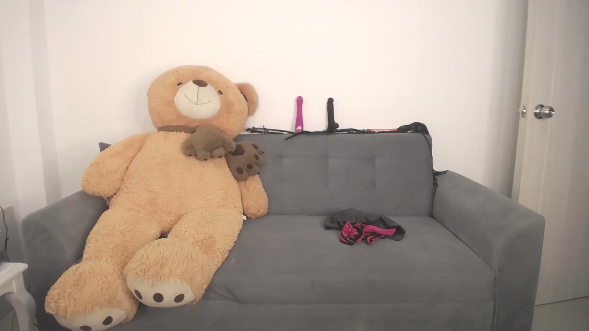 Gallery image thumbnail from Emiliarain's myfreecams stream on, 11/20/2022, 04:12 image 17 of 20
