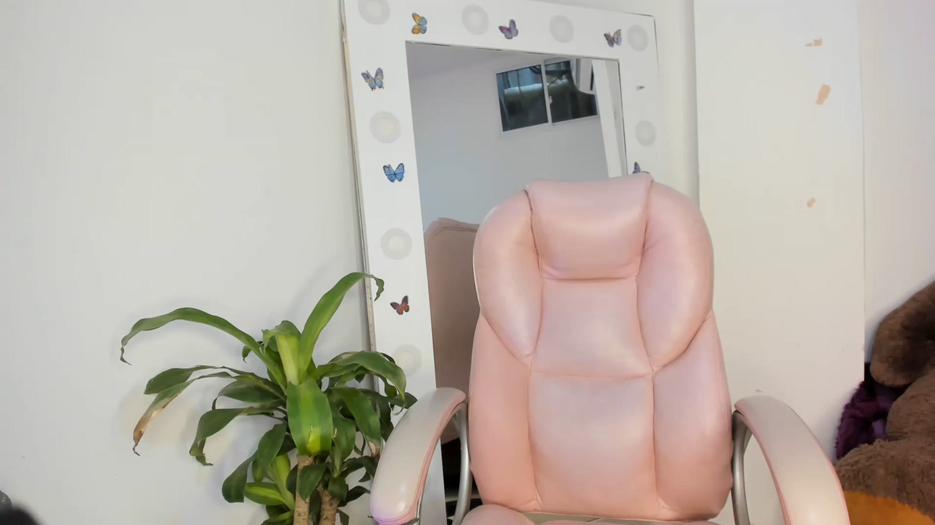 Gallery image thumbnail from Emiliarain's myfreecams stream on, 02/09/2023, 16:43 image 8 of 20