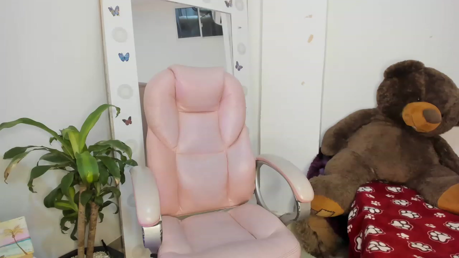 Gallery image thumbnail from Emiliarain's myfreecams stream on, 02/09/2023, 16:43 image 4 of 20