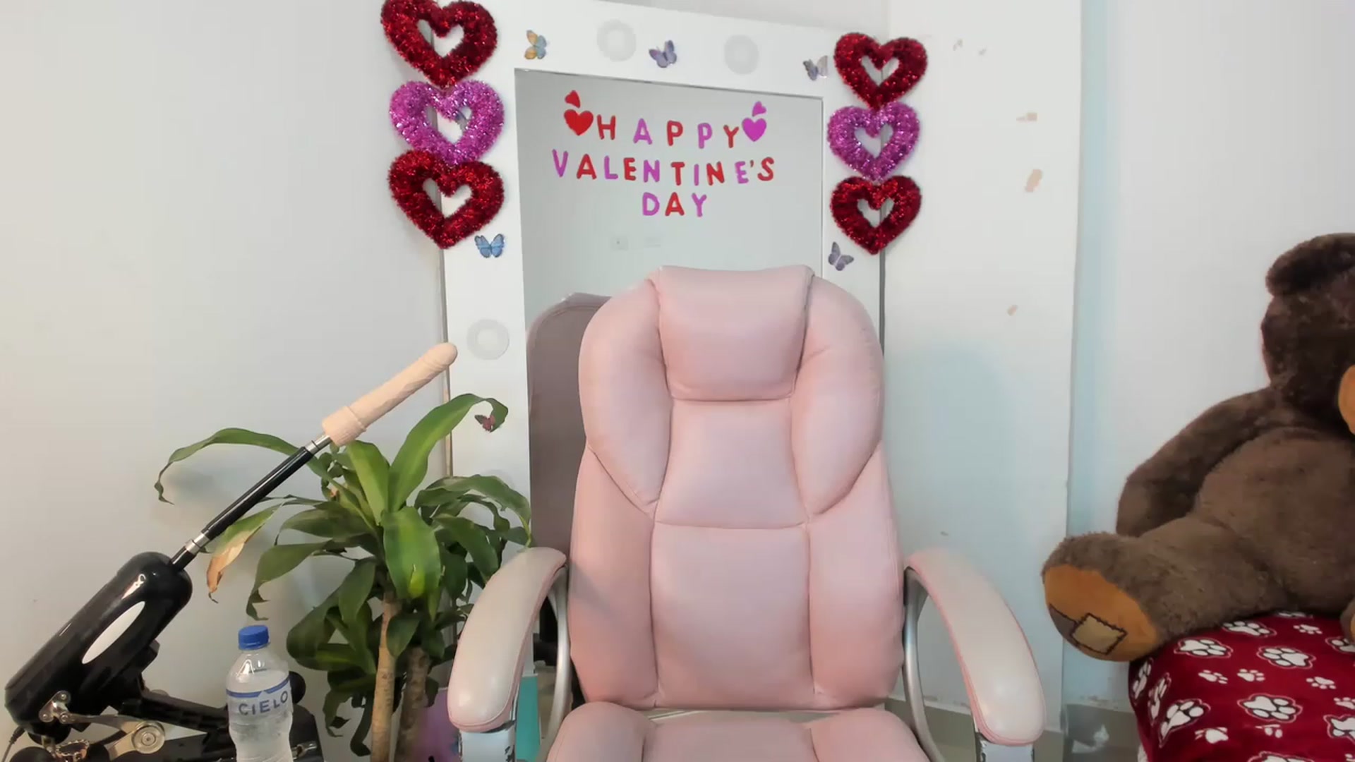 Gallery image thumbnail from Emiliarain's myfreecams stream on, 02/14/2023, 15:16 image 16 of 20