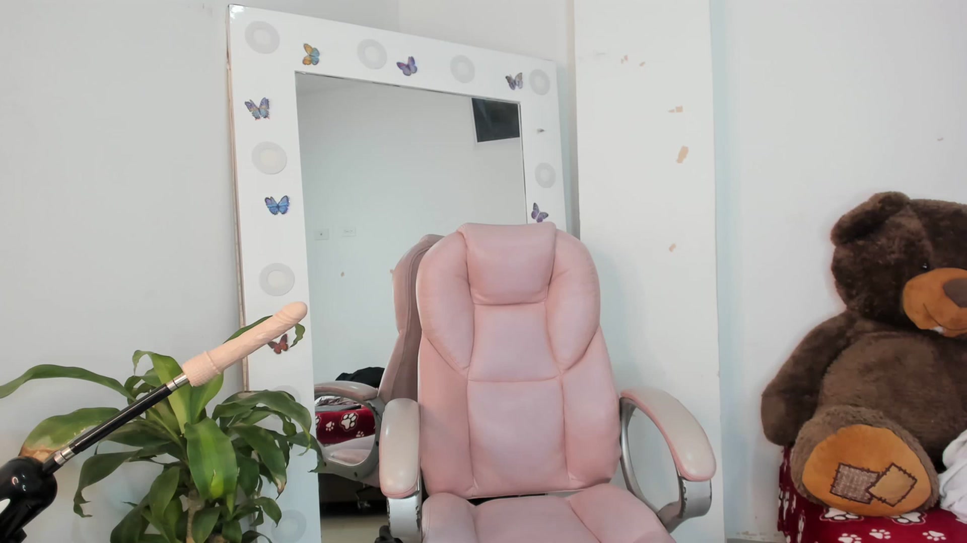 Gallery image thumbnail from Emiliarain's myfreecams stream on, 02/17/2023, 15:45 image 10 of 20