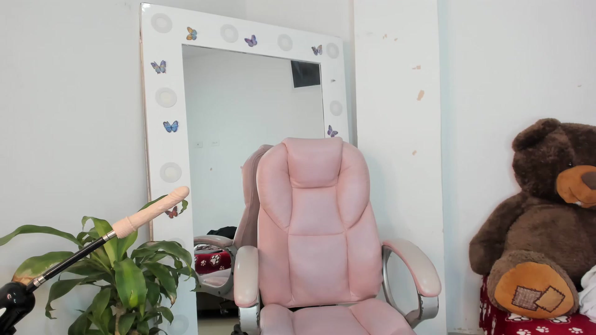 Gallery image thumbnail from Emiliarain's myfreecams stream on, 02/17/2023, 15:45 image 9 of 20